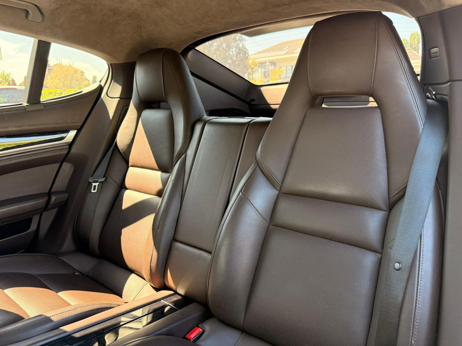 PORSCHE Panamera GTS 4.8 PDK-image-16