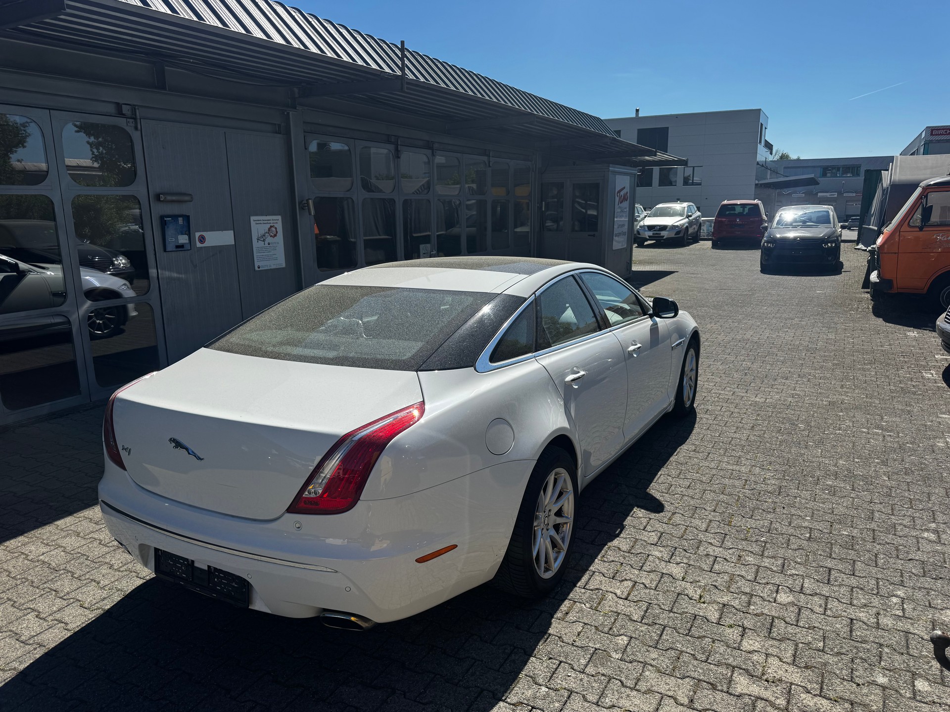 JAGUAR XJ 3.0d V6 Luxury Automatic-image-3