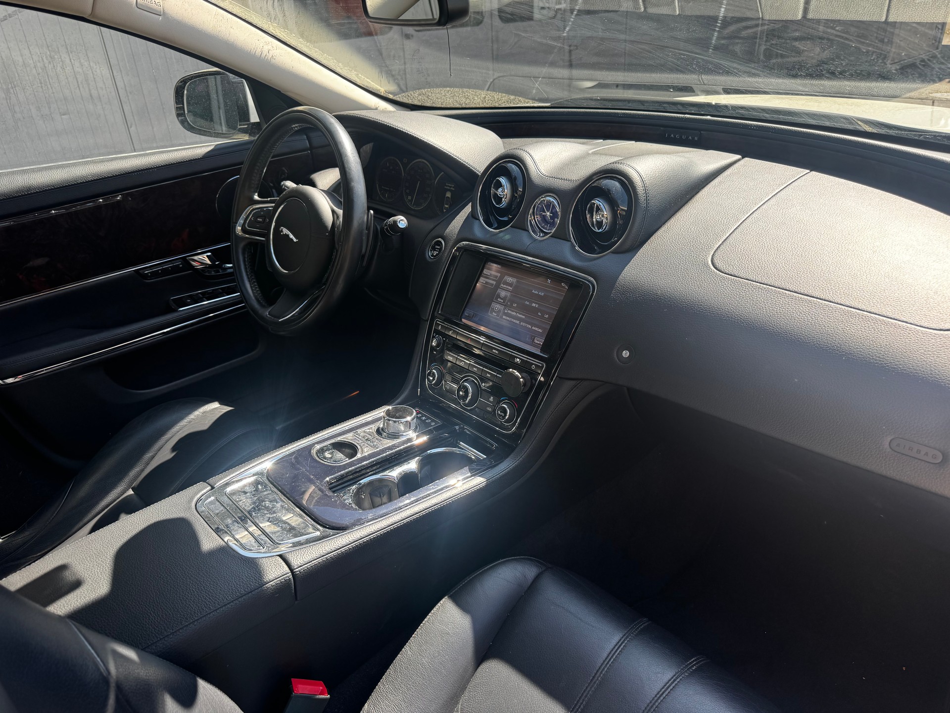 JAGUAR XJ 3.0d V6 Luxury Automatic-image-4