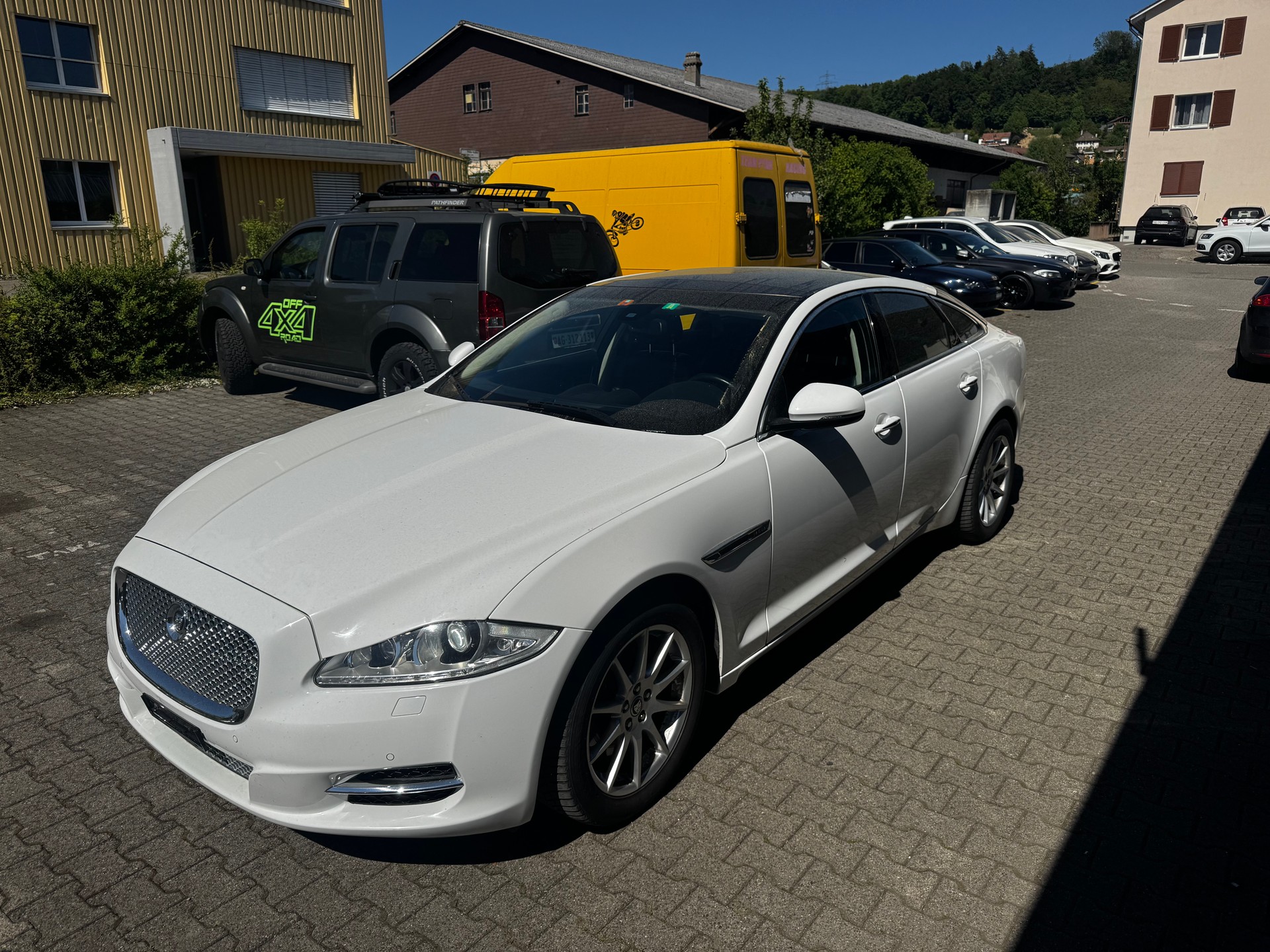 JAGUAR XJ 3.0d V6 Luxury Automatic-image-1