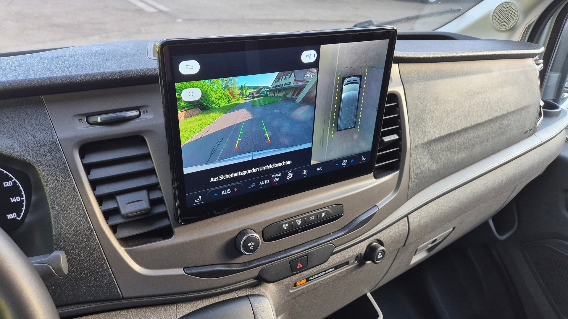 FORD E-Transit Van 350 L2 Trend RWD 68kWh-image-14