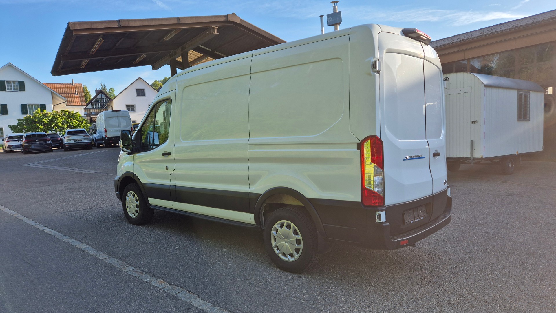 FORD E-Transit Van 350 L2 Trend RWD 68kWh-showroom-element-1