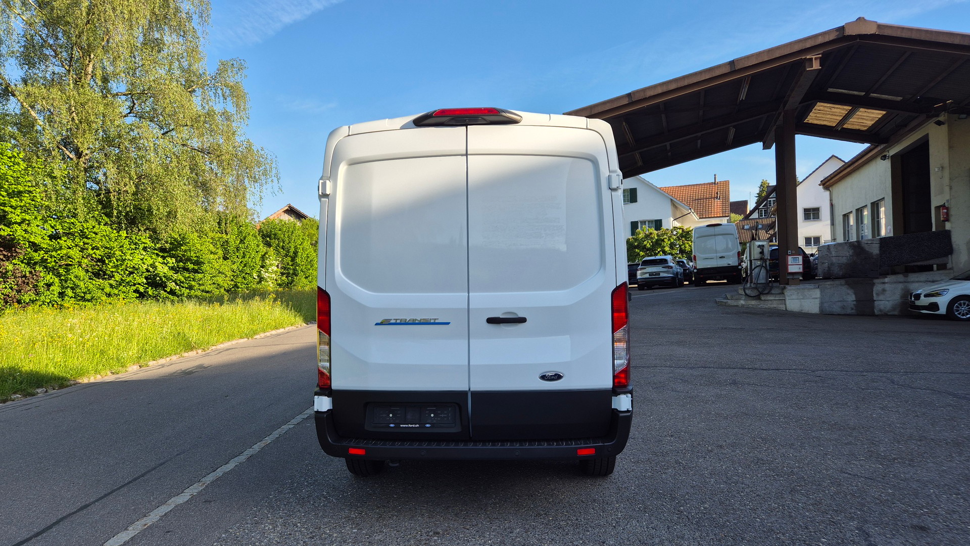 FORD E-Transit Van 350 L2 Trend RWD 68kWh-showroom-element-2