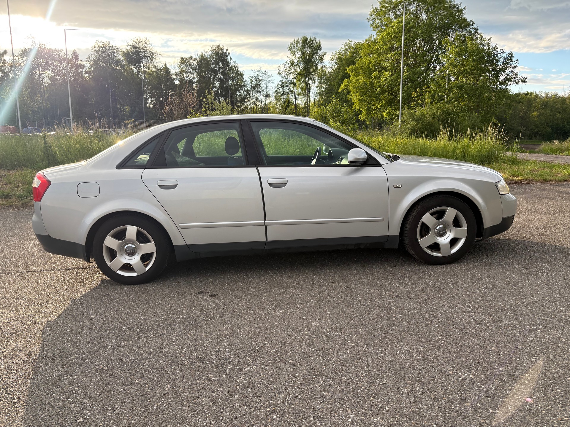 AUDI A4 1.8 T-image-8