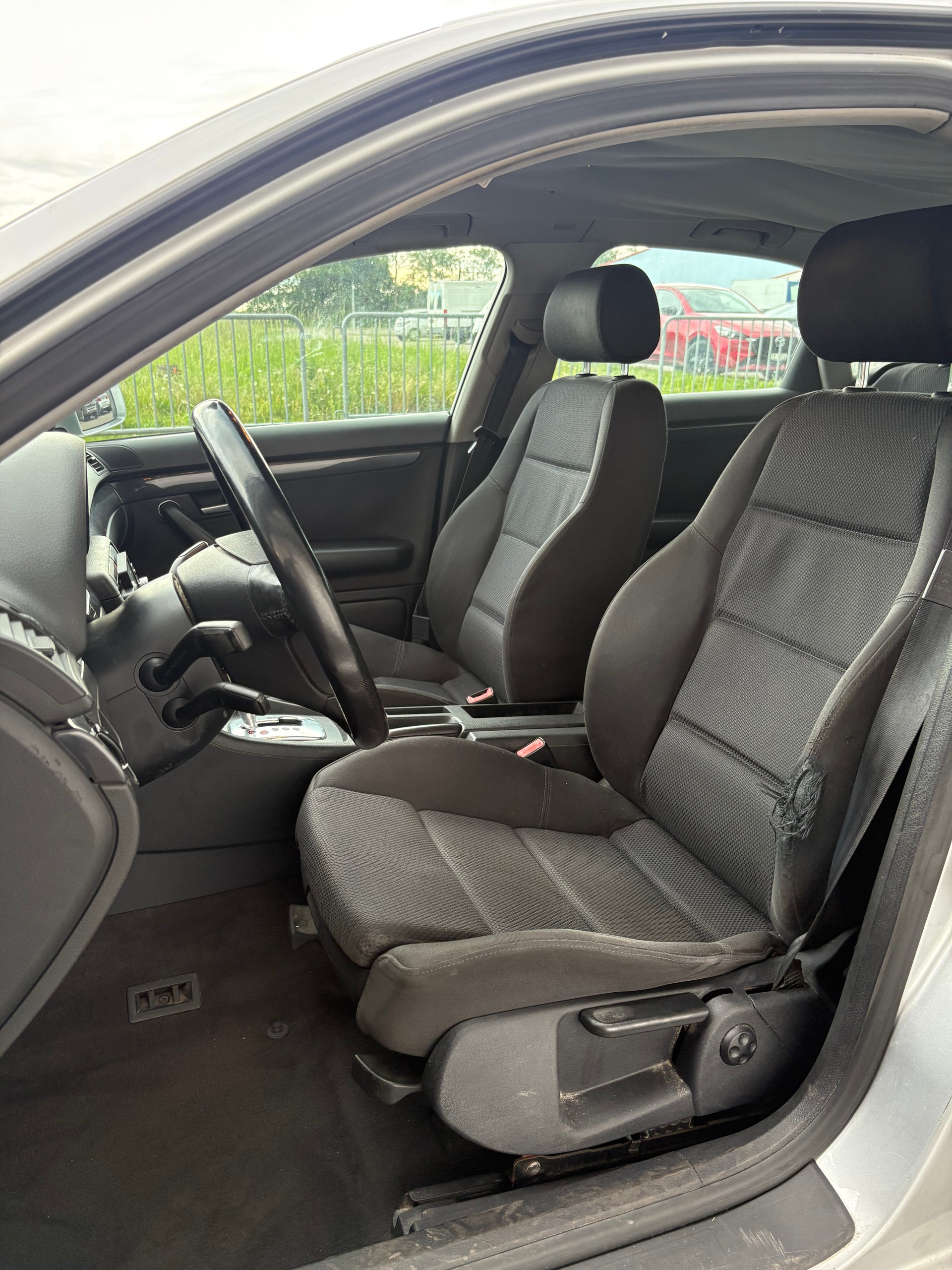 AUDI A4 1.8 T-image-12