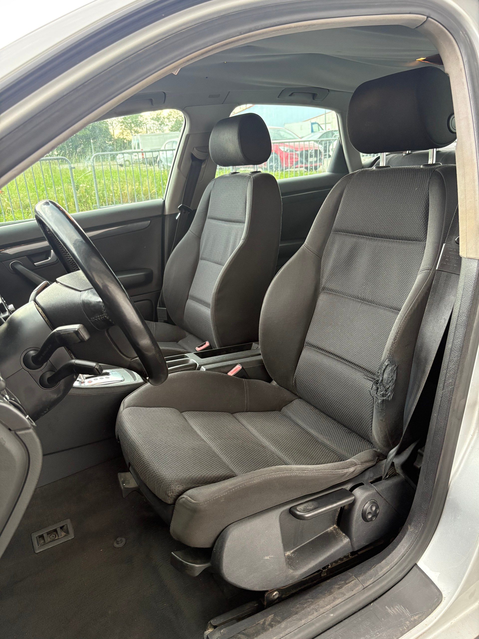 AUDI A4 1.8 T-image-9