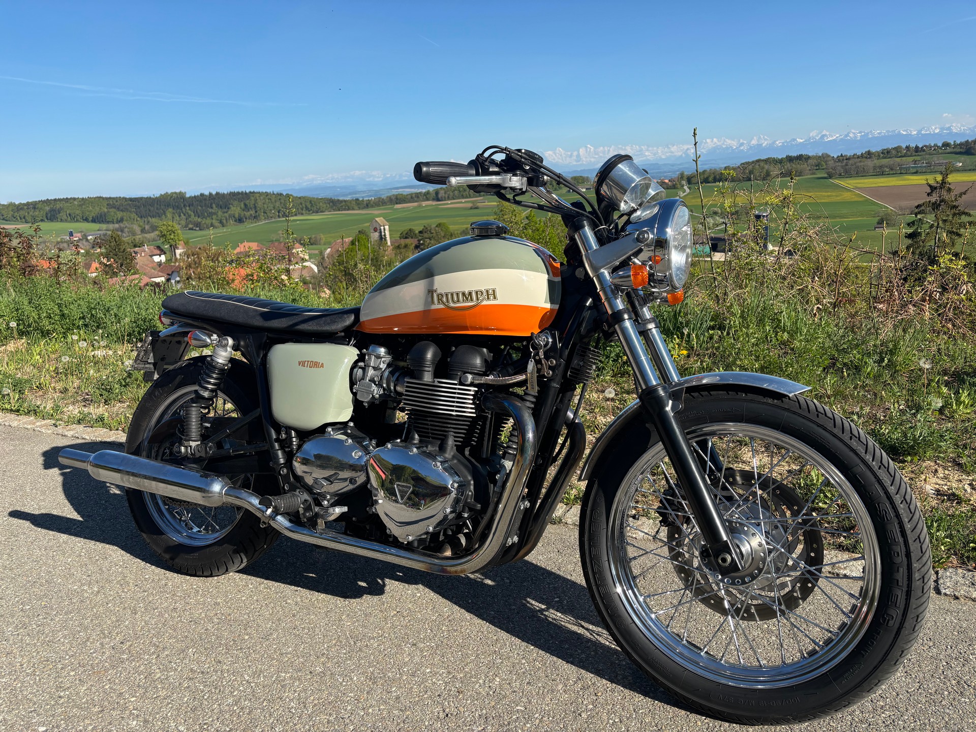 TRIUMPH Bonneville 900 i T 100-image-8