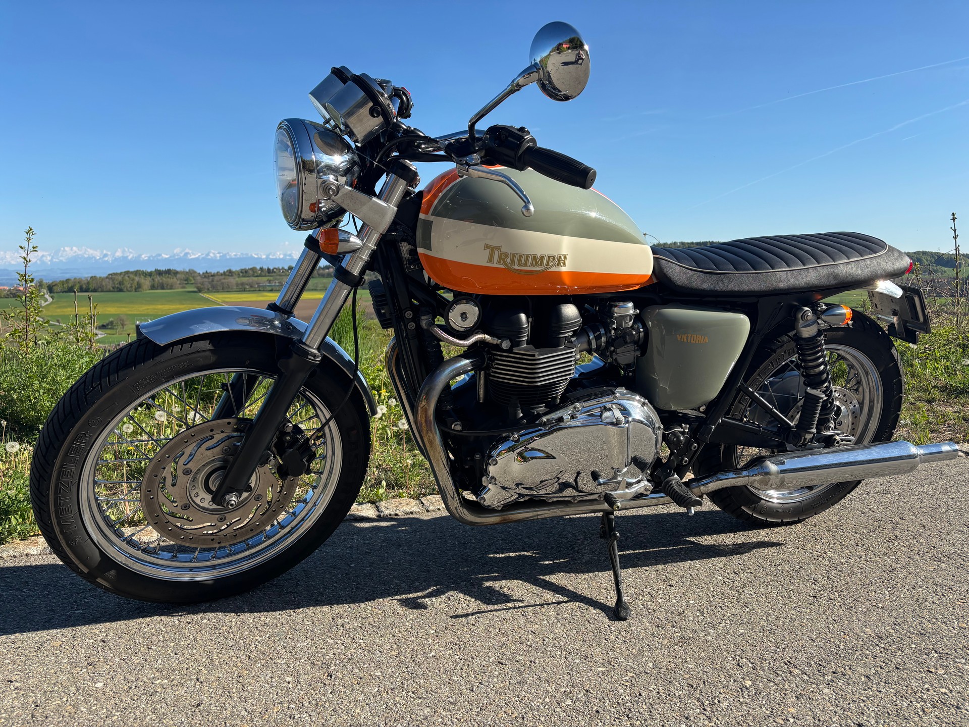 TRIUMPH Bonneville 900 i T 100-image-1
