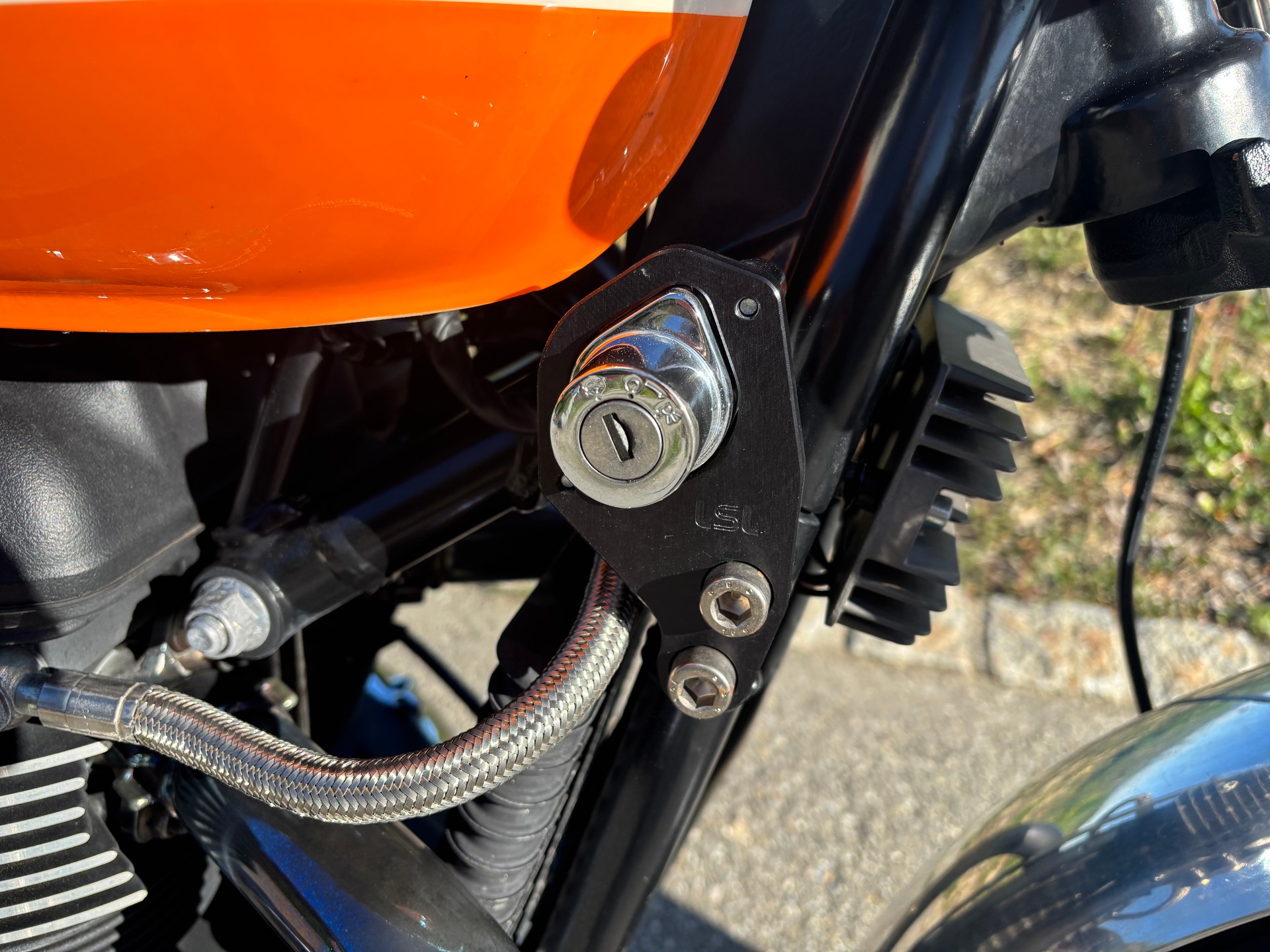 TRIUMPH Bonneville 900 i T 100-image-3