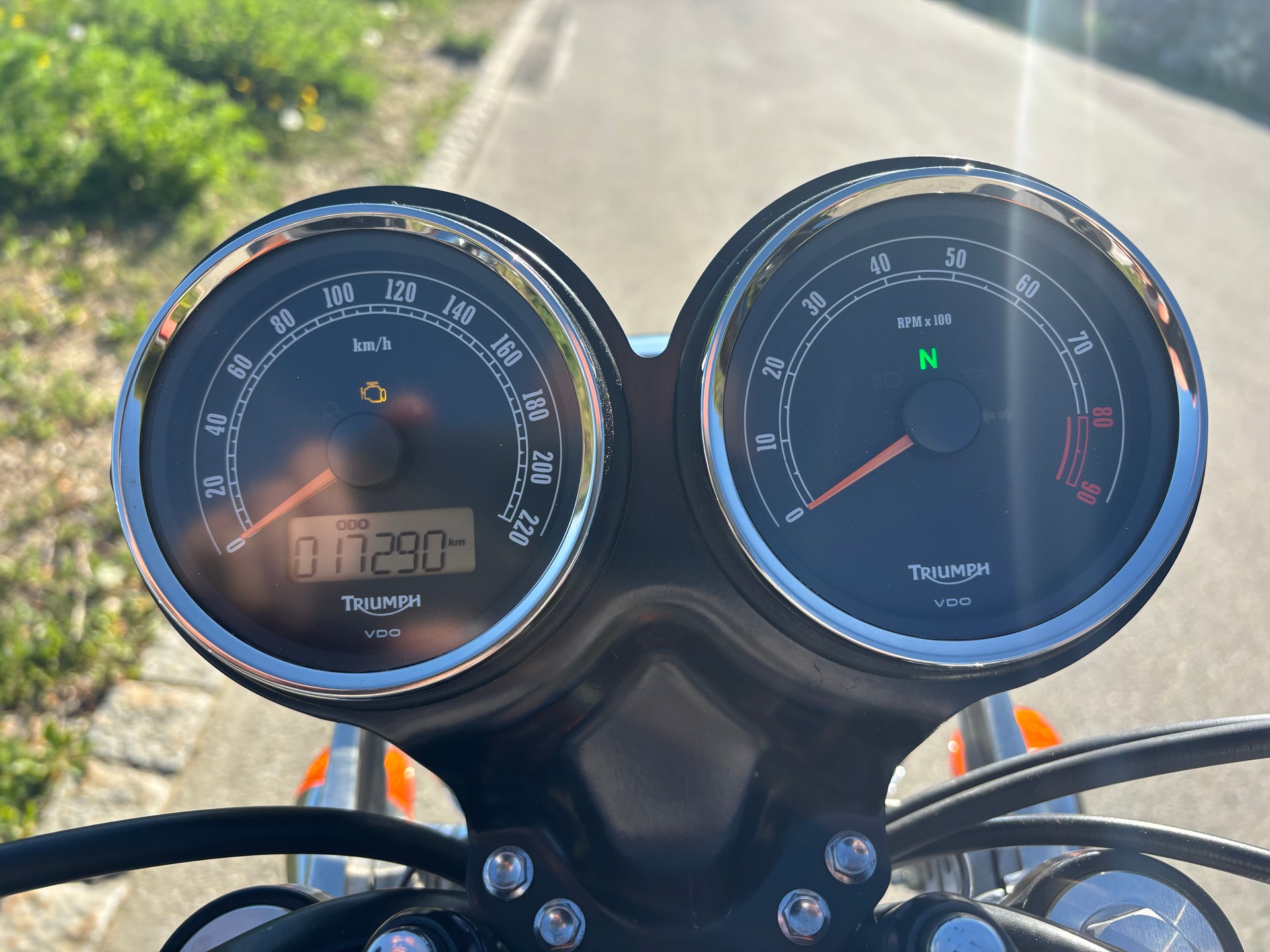 TRIUMPH Bonneville 900 i T 100-image-5