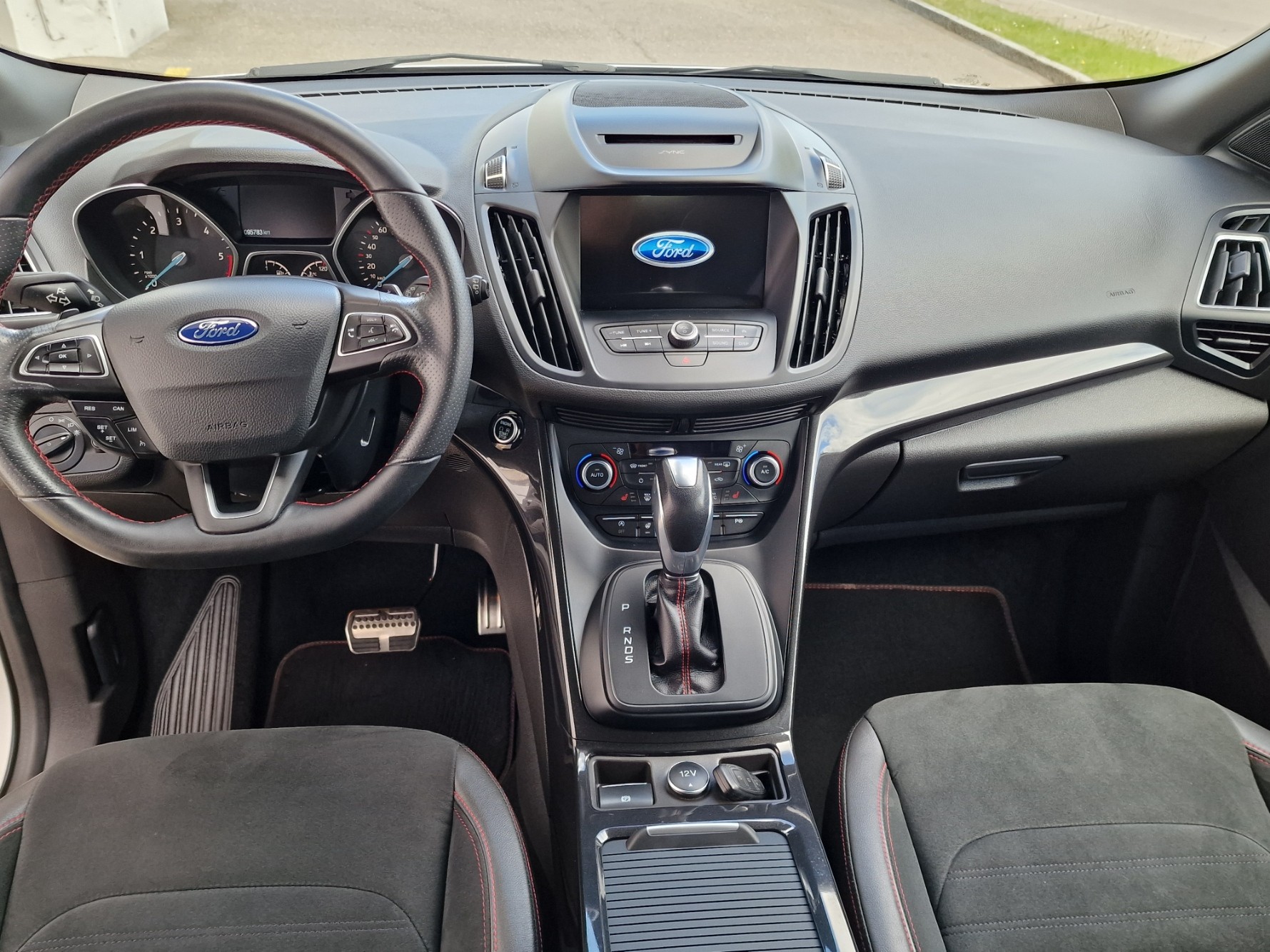 FORD Kuga 2.0 TDCi ST Line High 4WD PowerShift-image-11