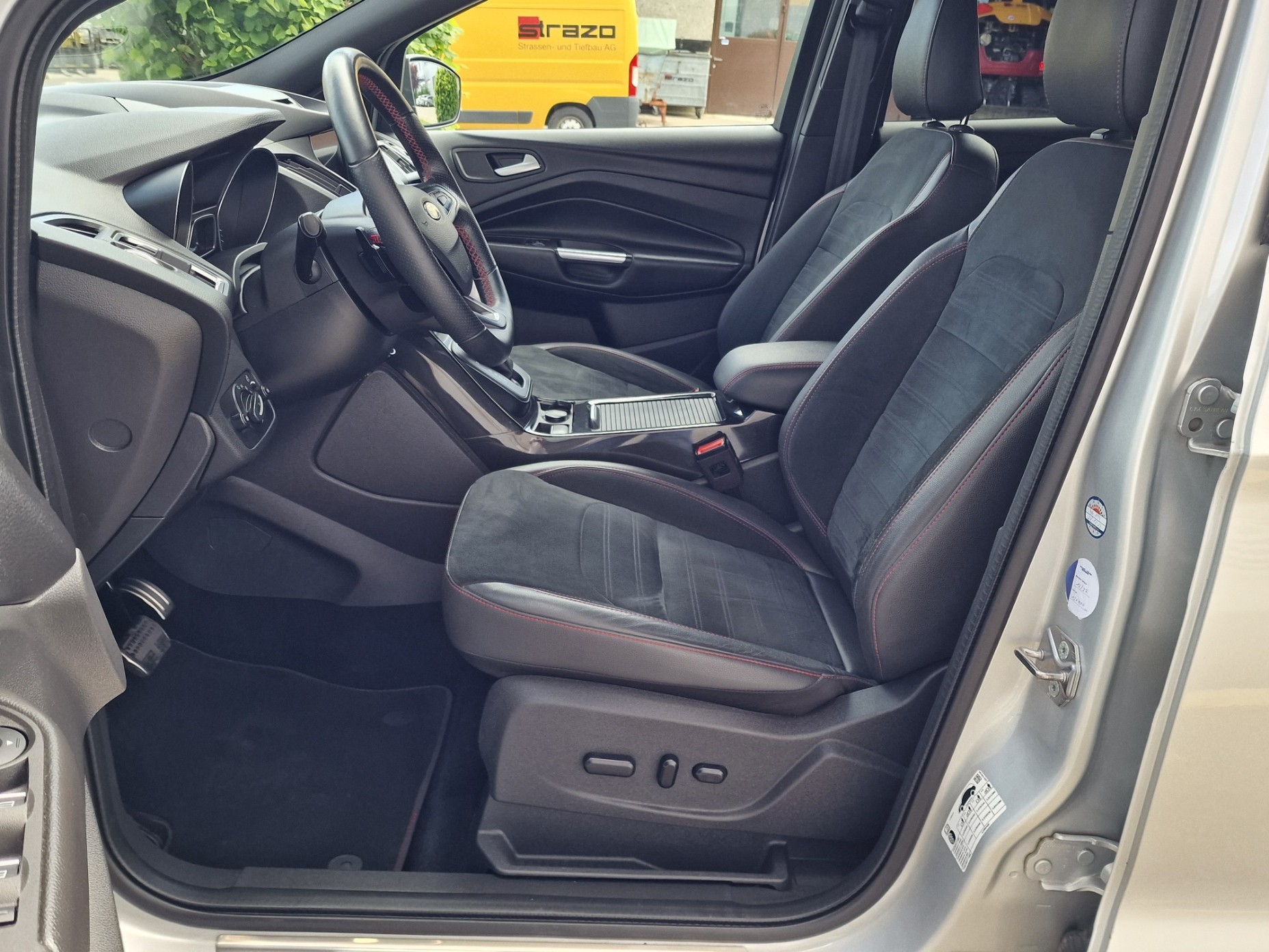 FORD Kuga 2.0 TDCi ST Line High 4WD PowerShift-image-8