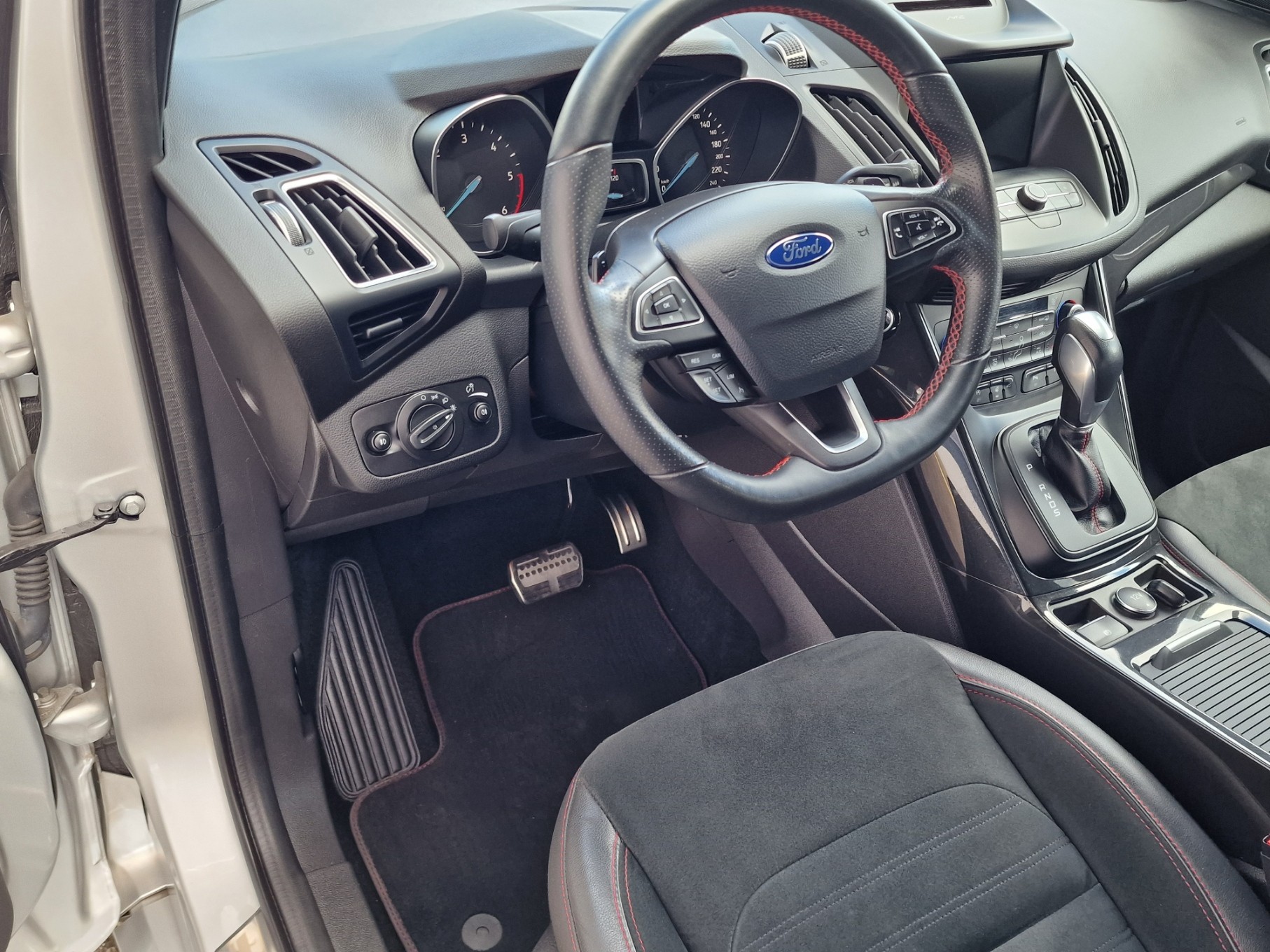 FORD Kuga 2.0 TDCi ST Line High 4WD PowerShift-image-7