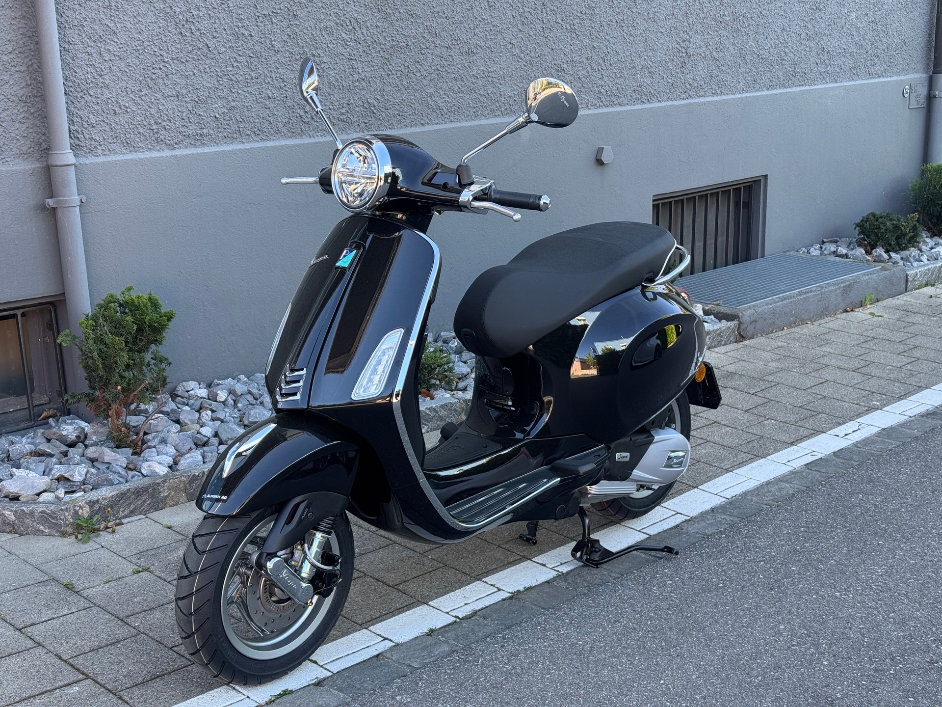 PIAGGIO Vespa 125 Primavera 2026 Keyless Go & LCD Display-image-0