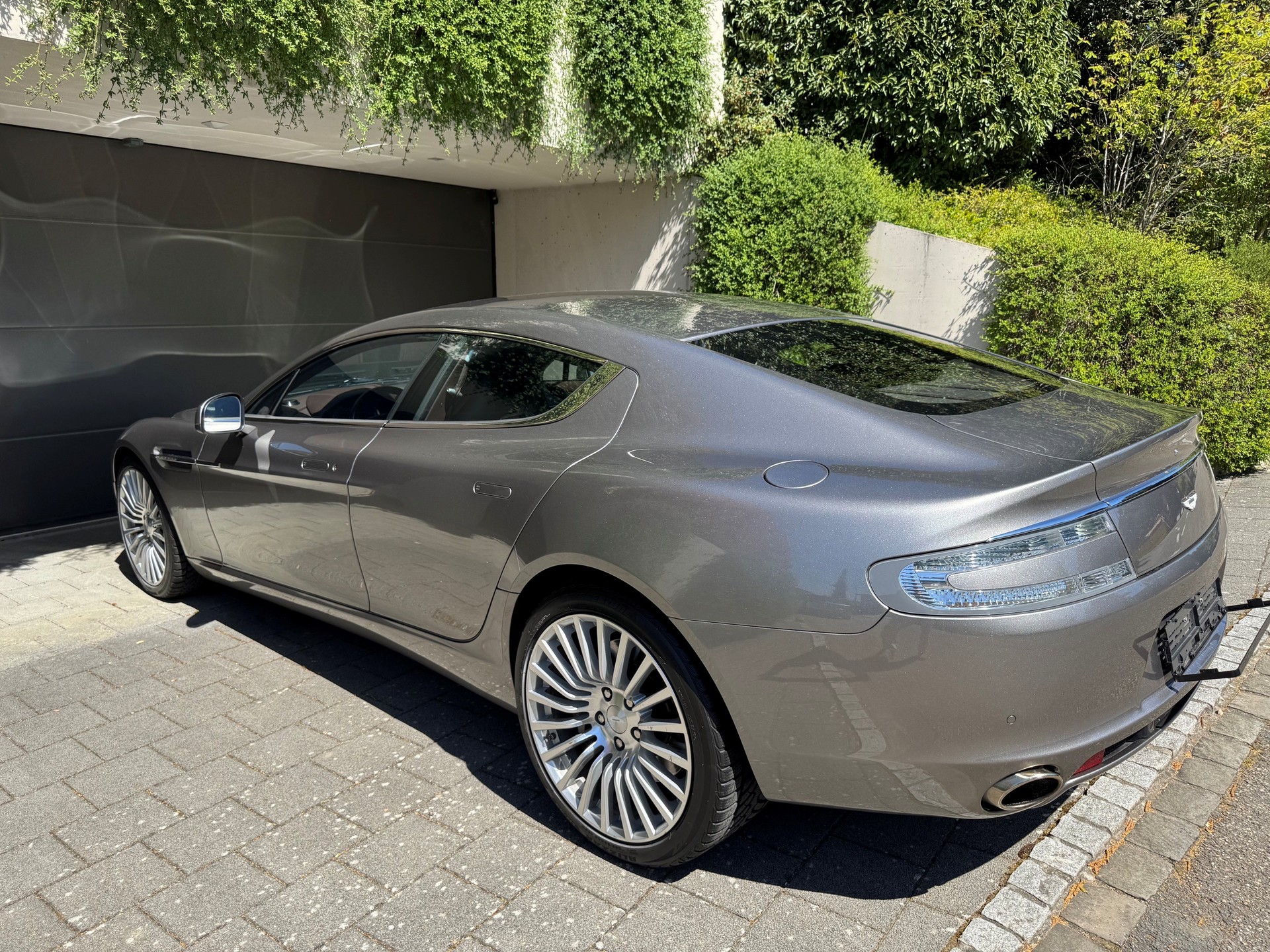 ASTON MARTIN 6.0 V12-image-2