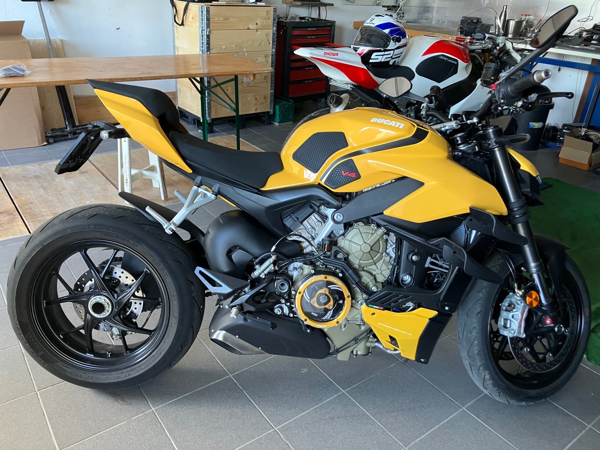 DUCATI Streetfighter V4