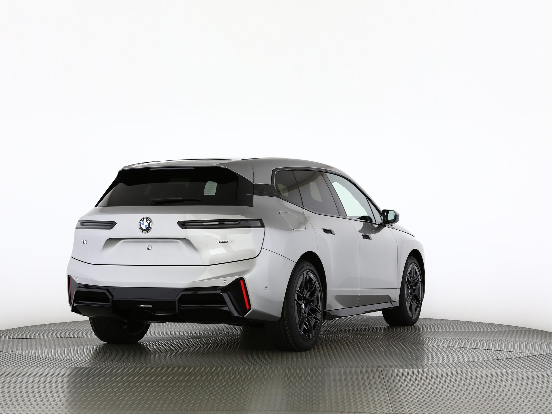 BMW iX xDrive60-showroom-element-1