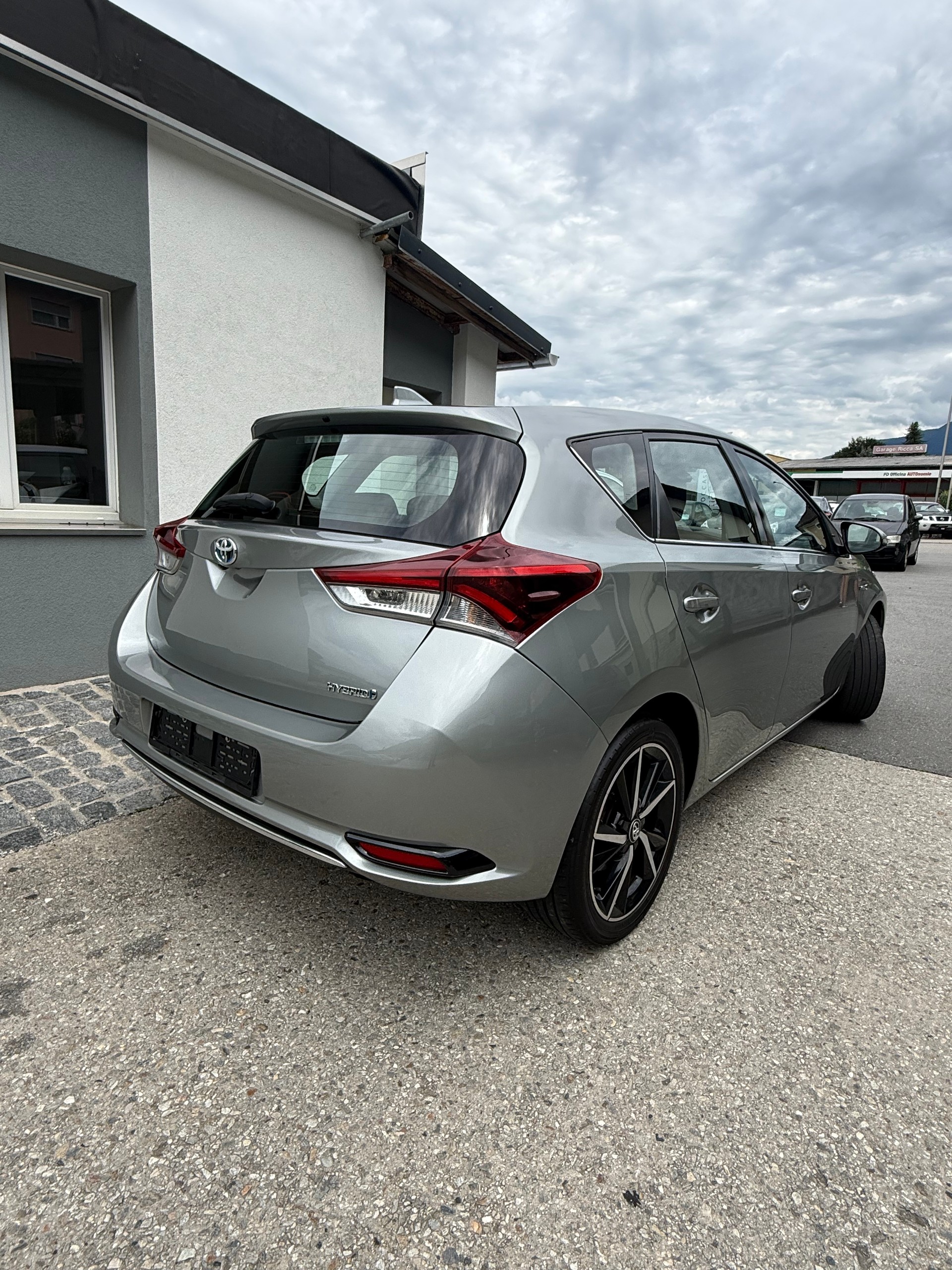 TOYOTA Auris 1.8 HSD Trend e-CVT-image-7