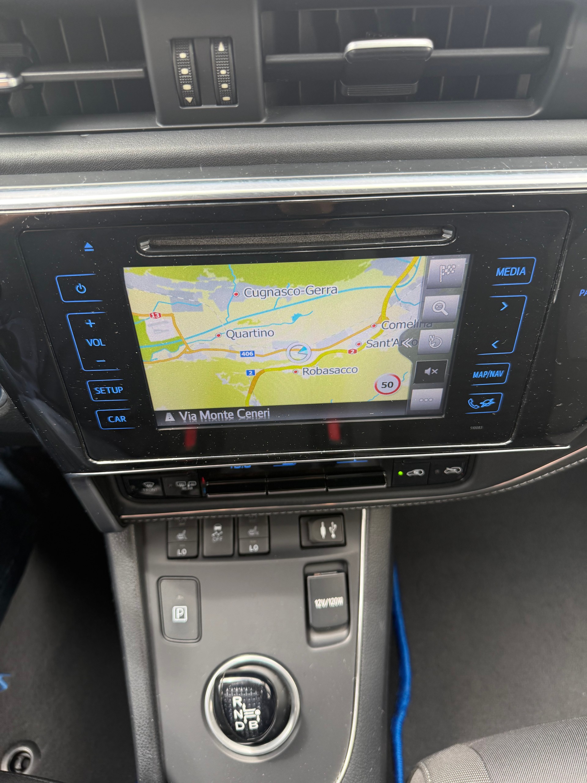 TOYOTA Auris 1.8 HSD Trend e-CVT-image-13