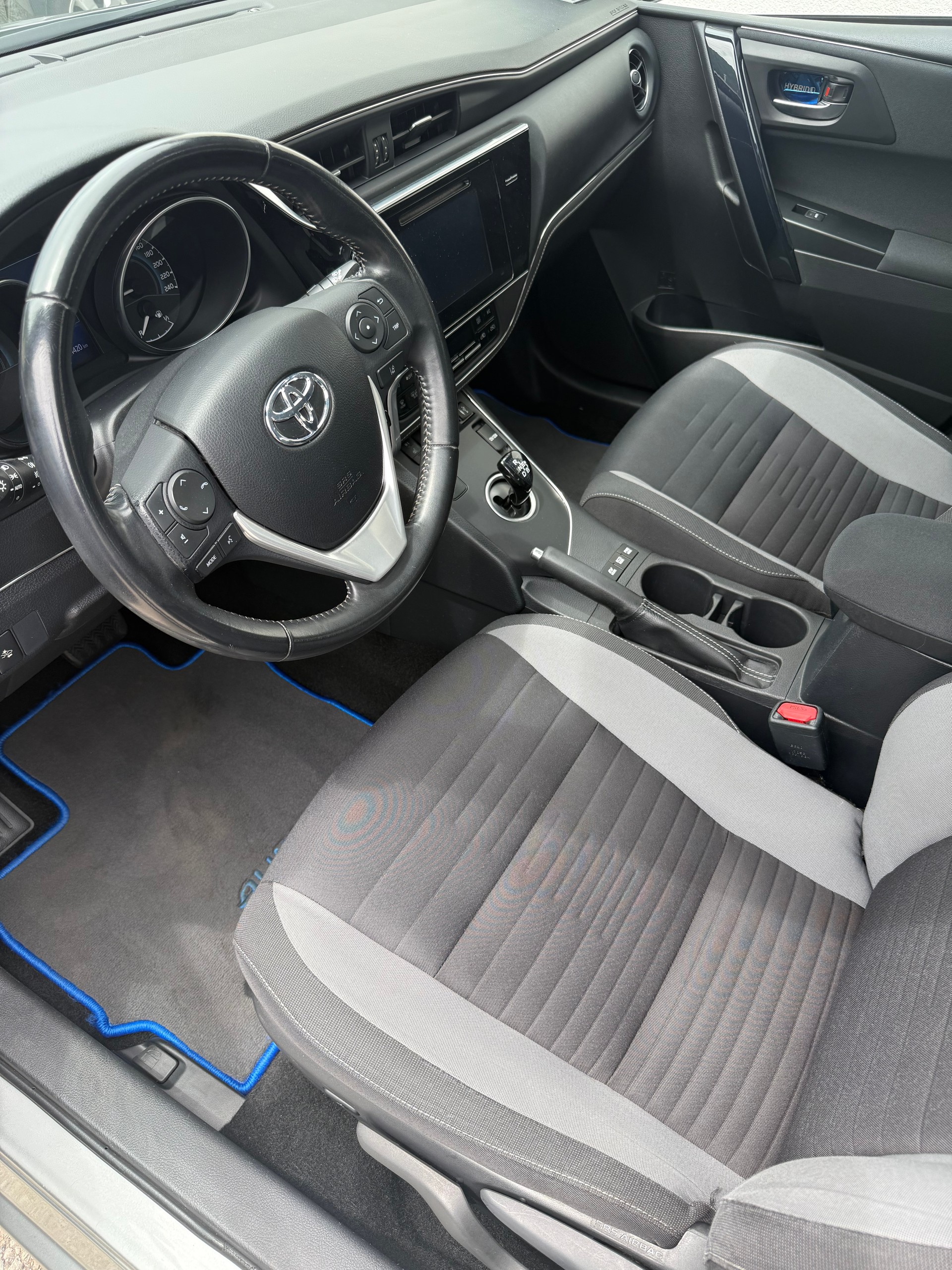 TOYOTA Auris 1.8 HSD Trend e-CVT-image-14