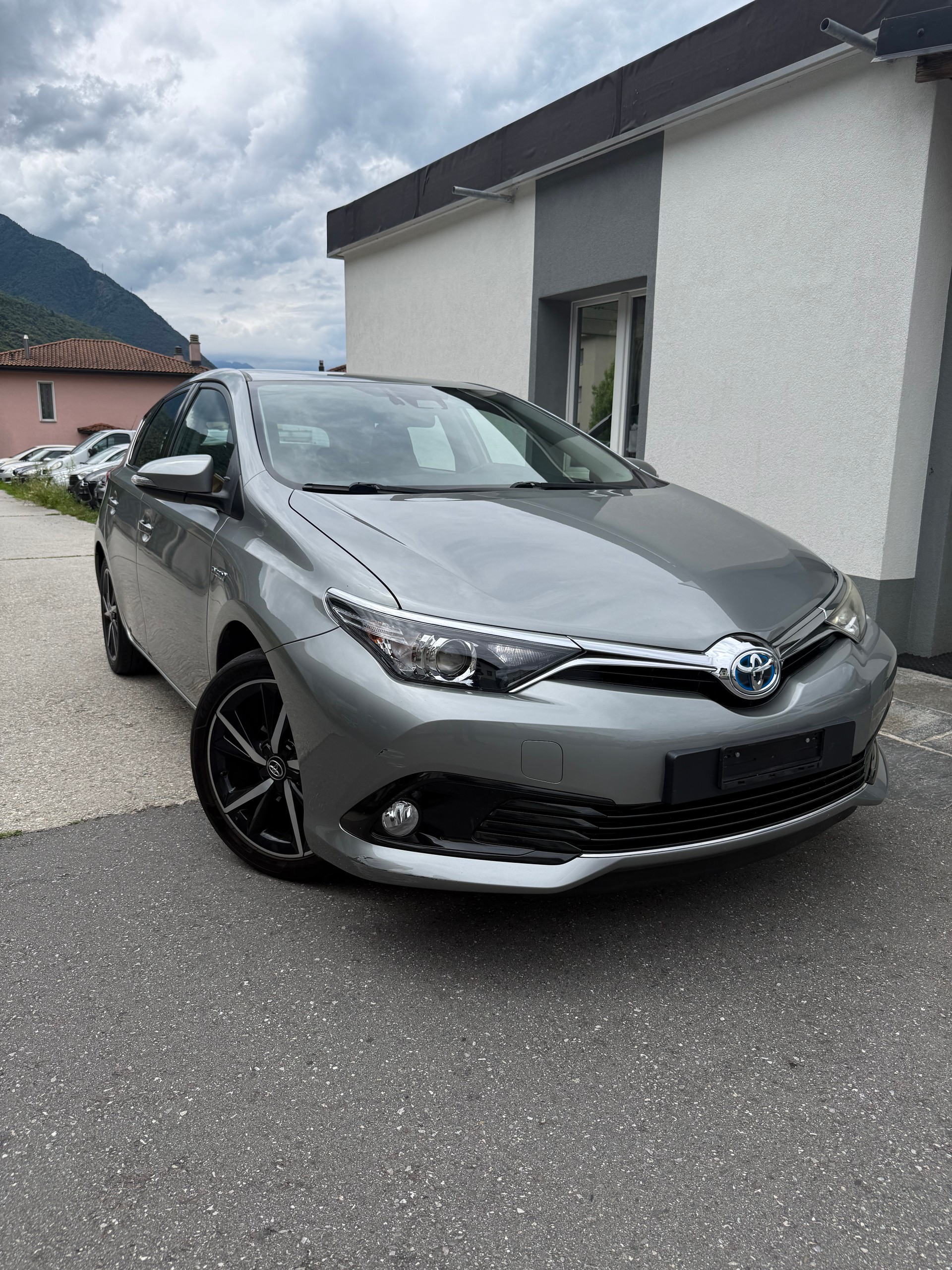 TOYOTA Auris 1.8 HSD Trend e-CVT