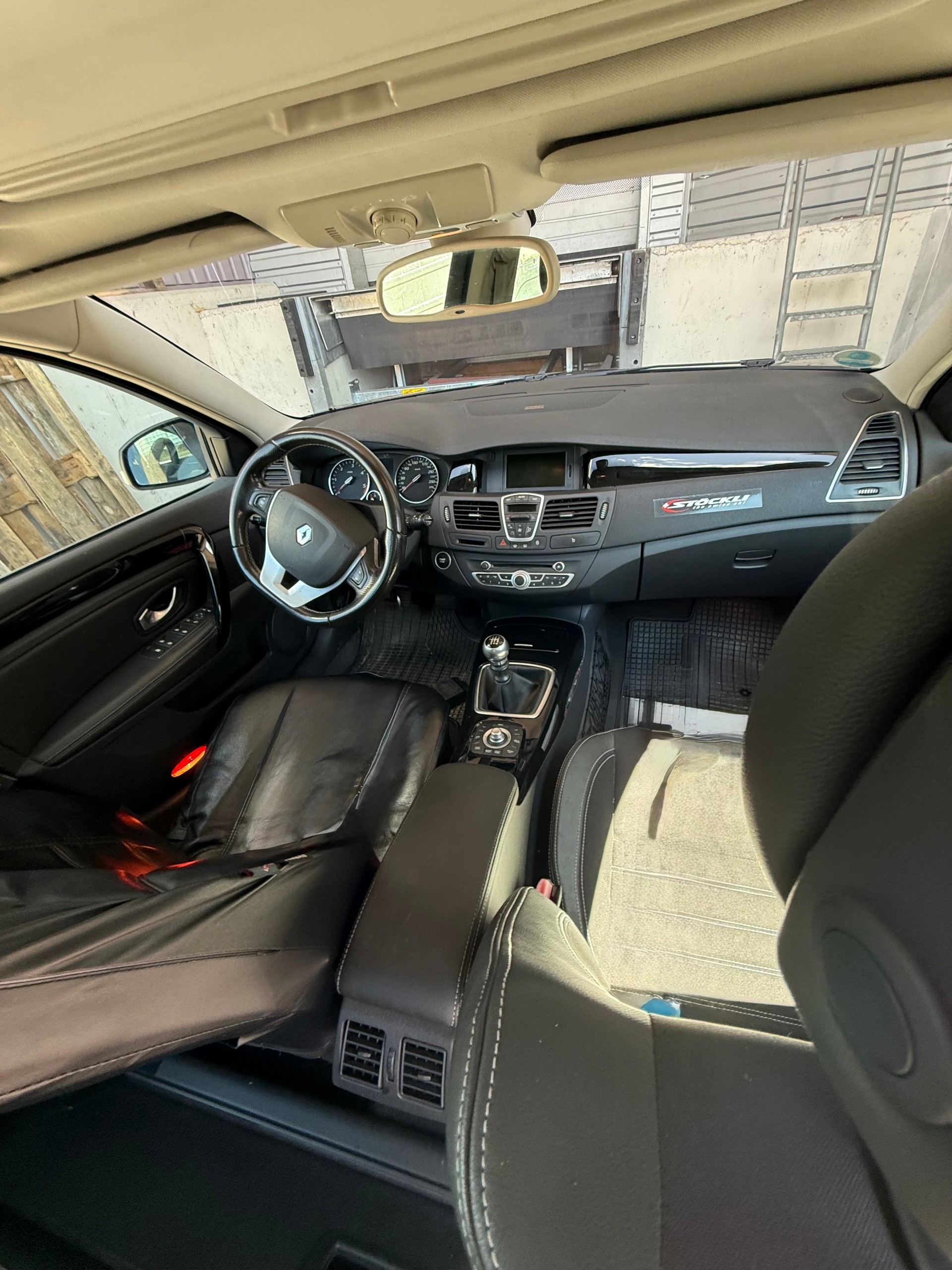 RENAULT Laguna Grandtour 2.0 dCi Bose-image-12