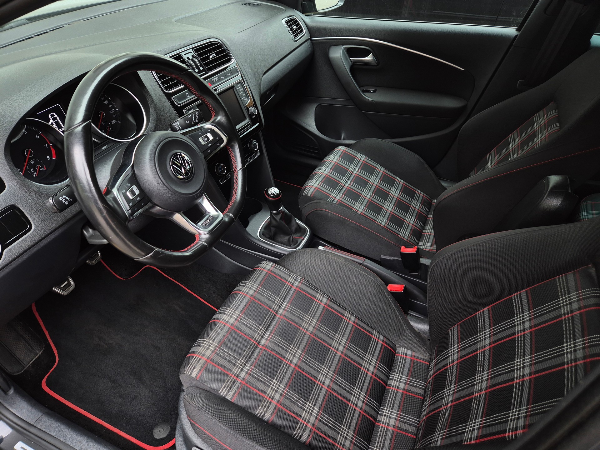 VW Polo 1.8 TSI GTI-image-7