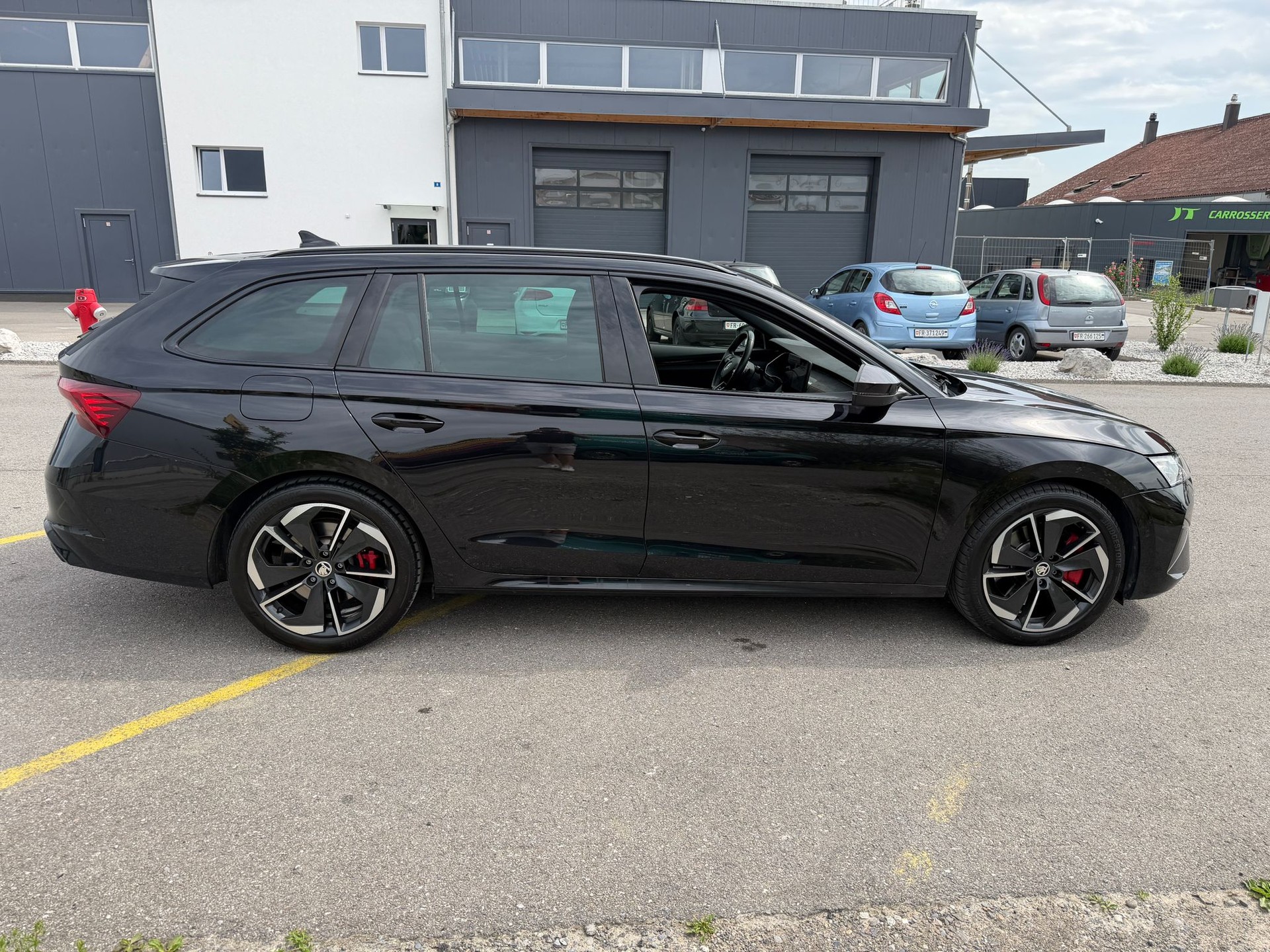 SKODA Octavia Combi 2.0 TSI DSG RS-showroom-element-1