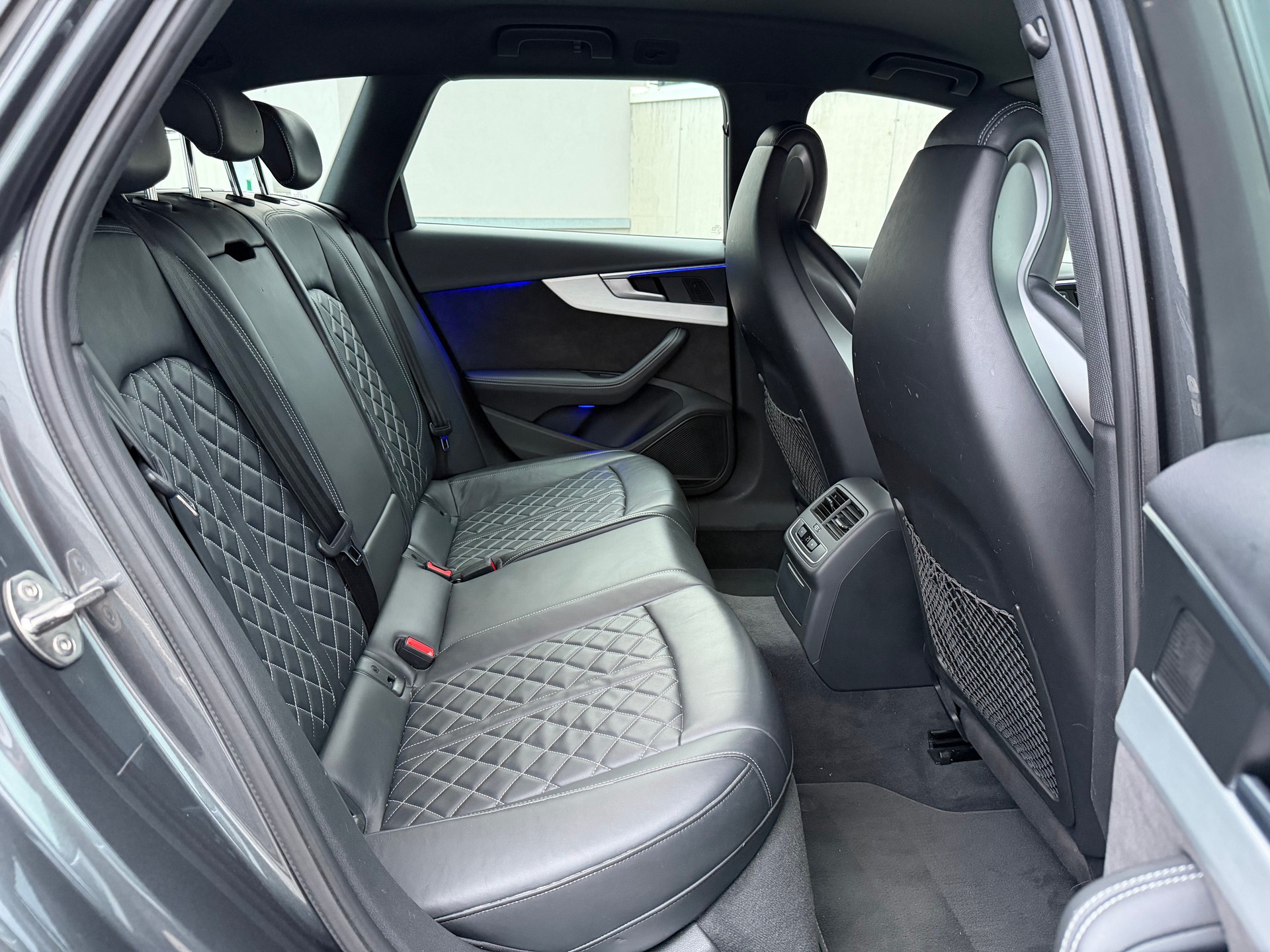 AUDI S4 Avant 3.0 TFSI quattro tiptronic-image-18