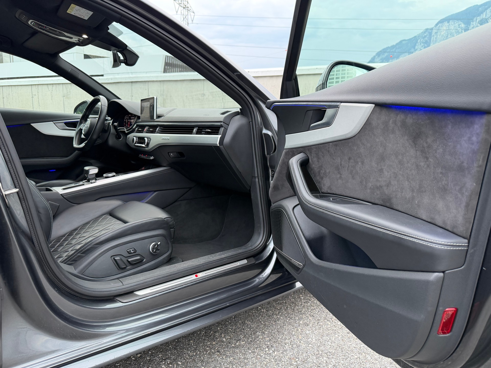 AUDI S4 Avant 3.0 TFSI quattro tiptronic-image-21