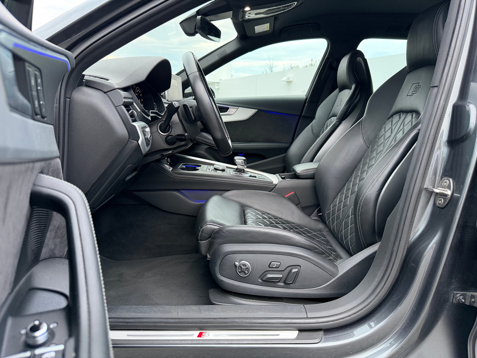 AUDI S4 Avant 3.0 TFSI quattro tiptronic-image-15