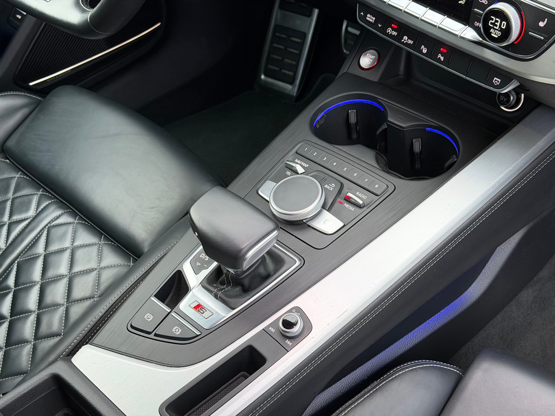 AUDI S4 Avant 3.0 TFSI quattro tiptronic-image-23