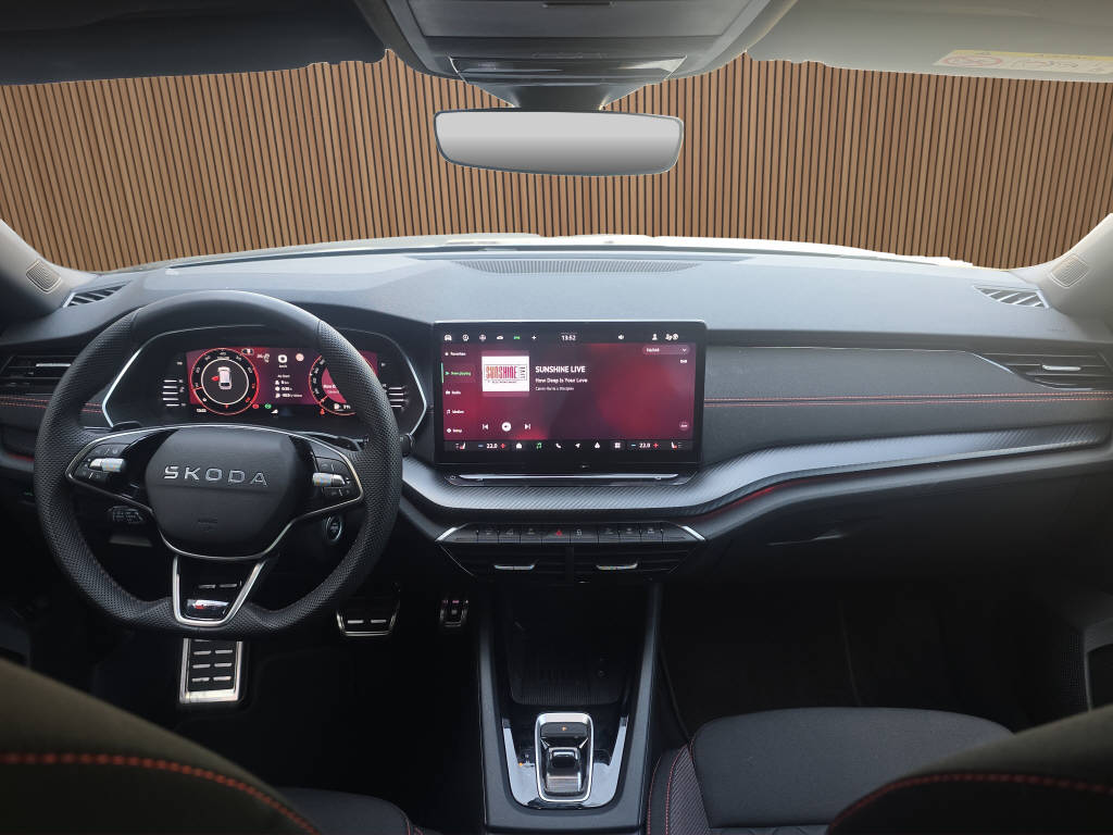 SKODA Octavia Combi 2.0 TSI RS DSG-image-16