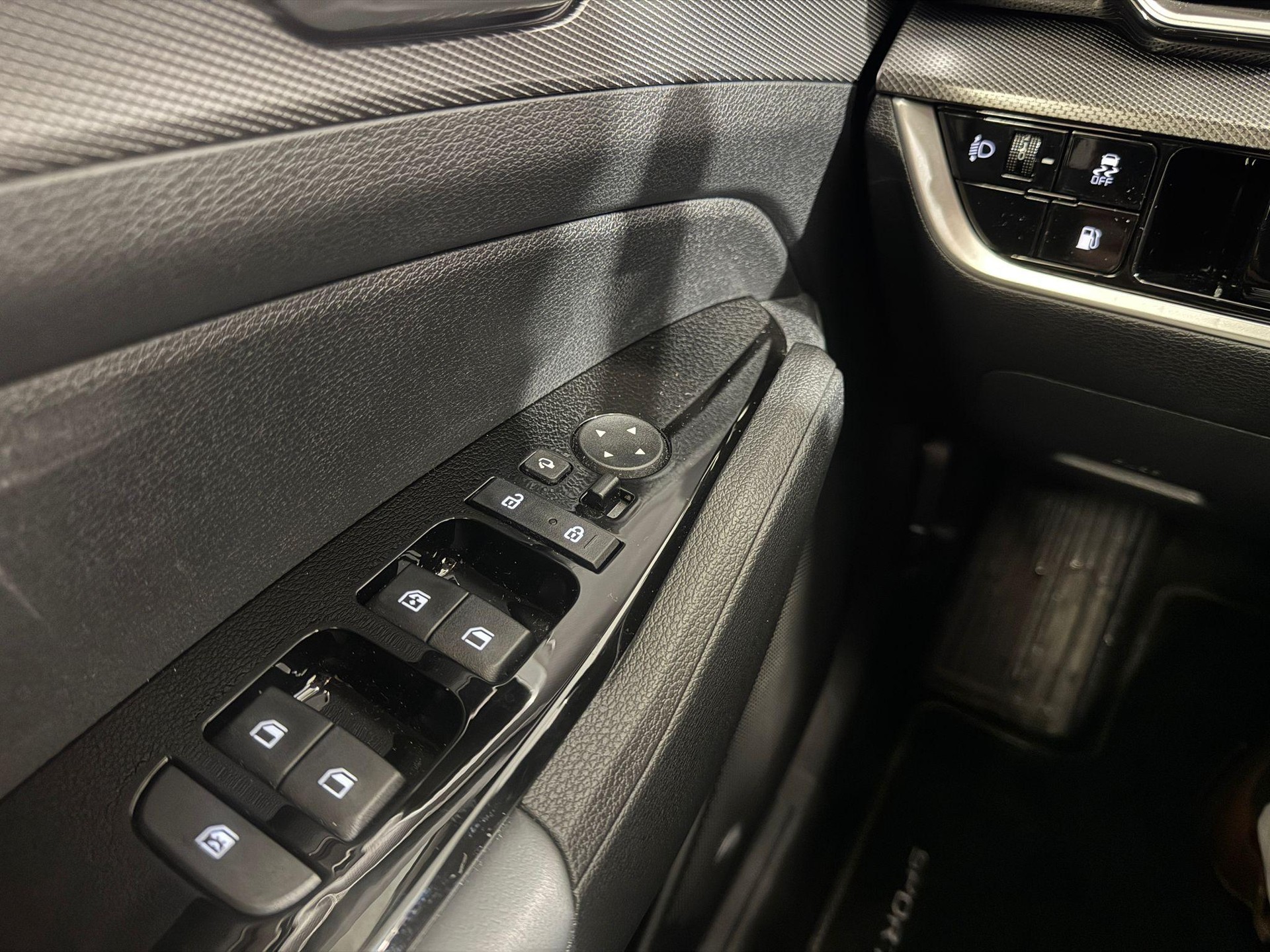 KIA Sportage 1.6 T-GDi PHEV Power Edition-image-10