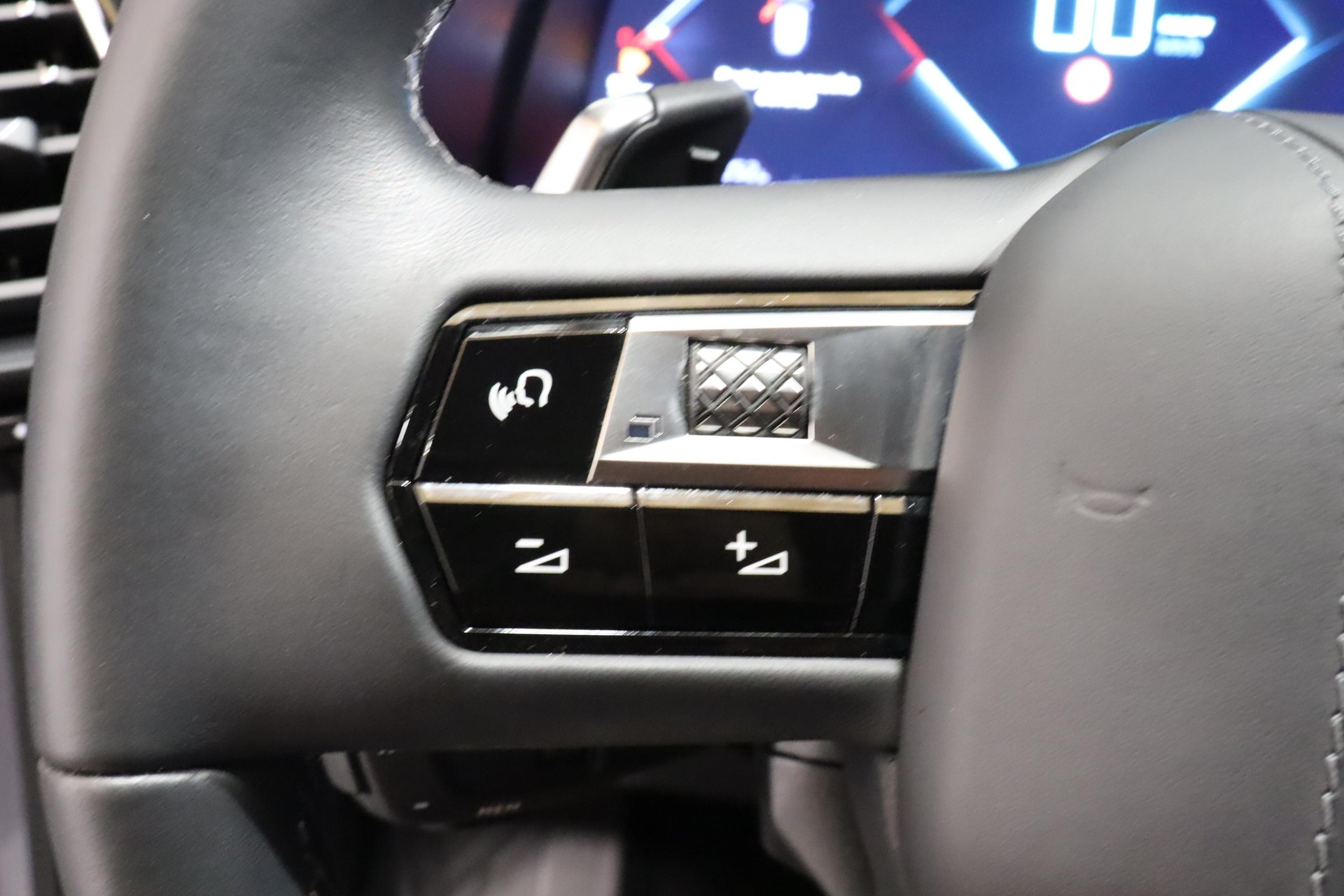 DS AUTOMOBILES 7 Crossback 1.6 E-Tense Be Chic 4x4-image-13