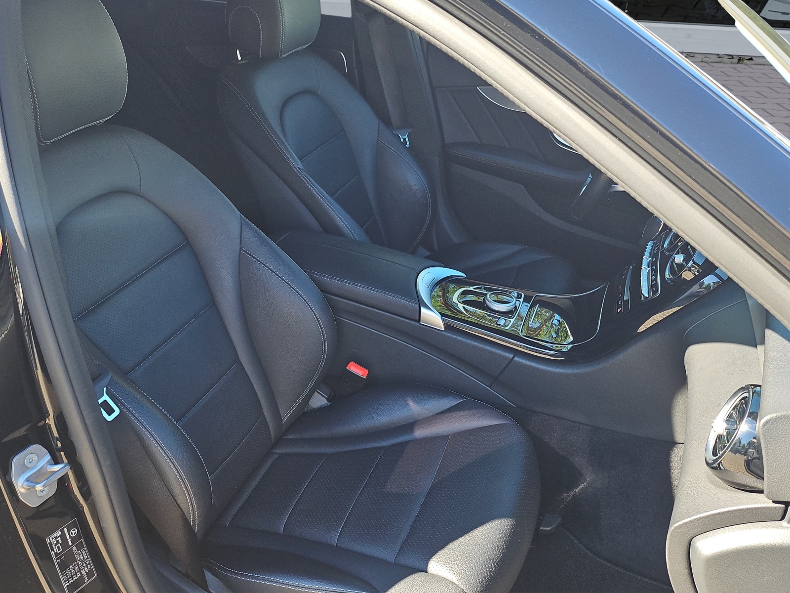 MERCEDES-BENZ C 200 AMG Line 4Matic 7G-Tronic-image-14