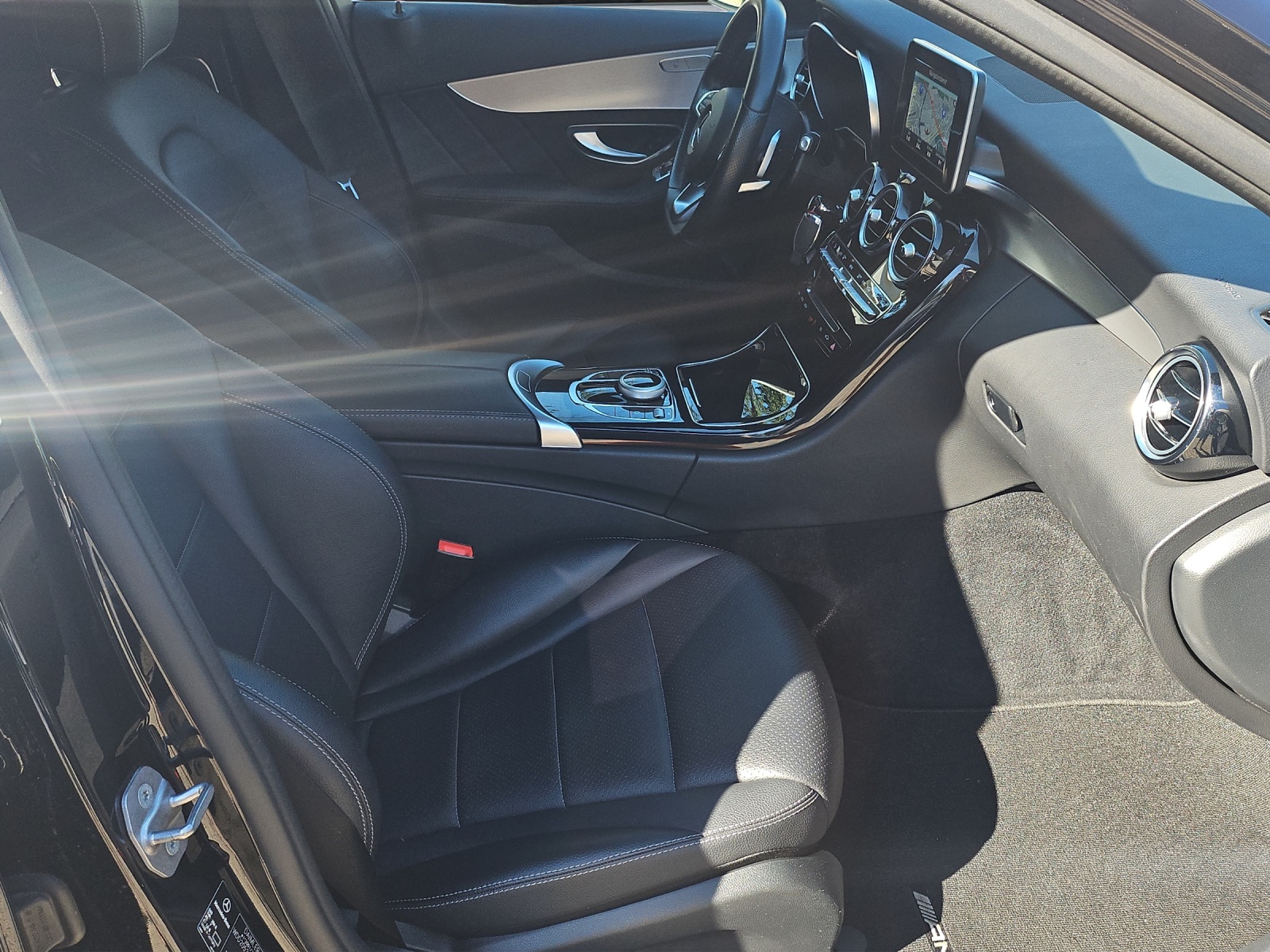 MERCEDES-BENZ C 200 AMG Line 4Matic 7G-Tronic-image-13