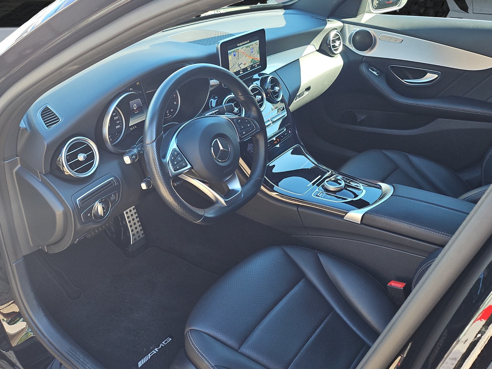 MERCEDES-BENZ C 200 AMG Line 4Matic 7G-Tronic-image-11