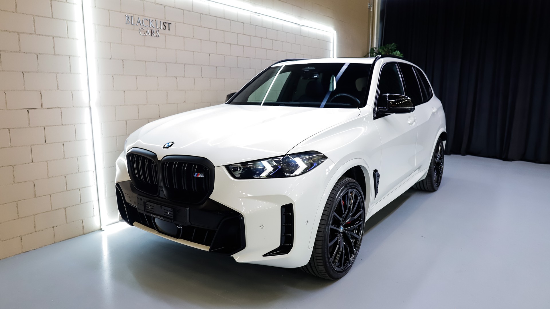 BMW X5 xDrive 48V M60i M Sport Pro Steptronic-showroom-element-1