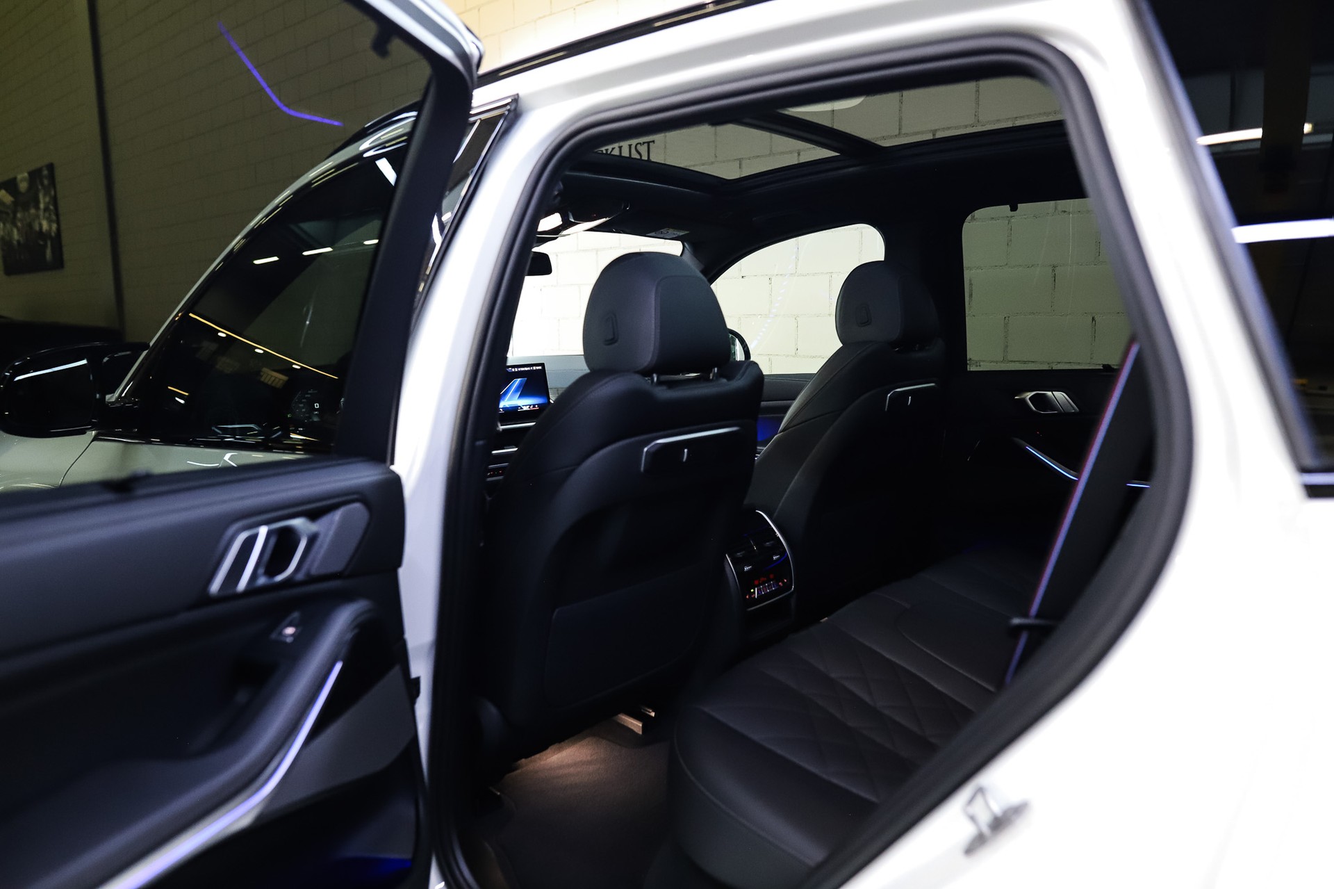 BMW X5 xDrive 48V M60i M Sport Pro Steptronic-image-27