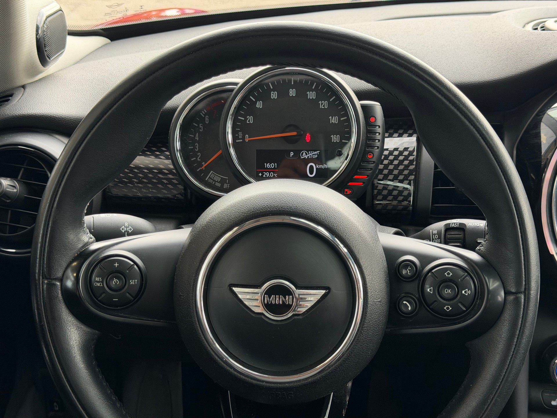 MINI Mini F55 2.0i Cooper S-image-12
