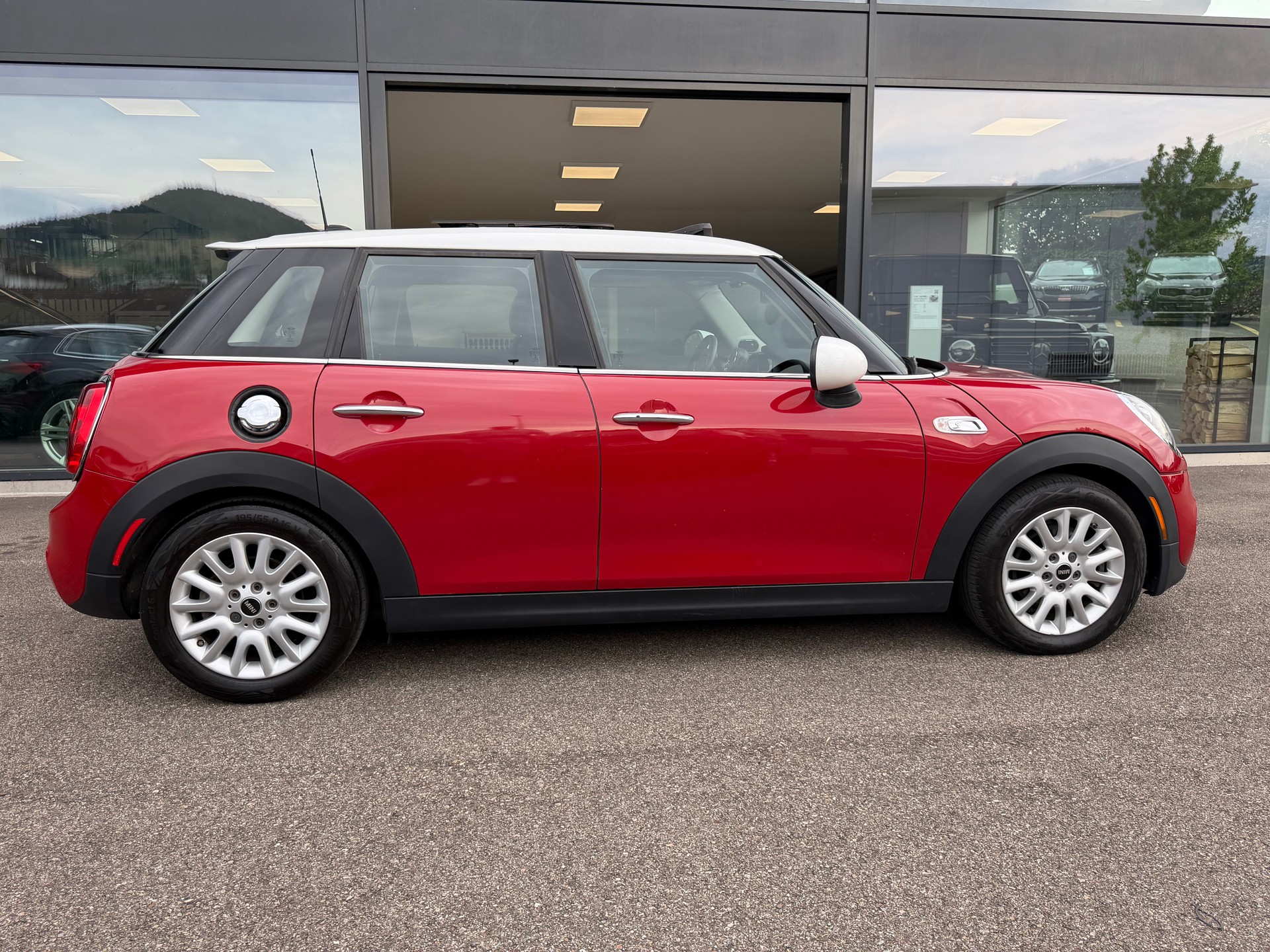 MINI Mini F55 2.0i Cooper S-showroom-element-1