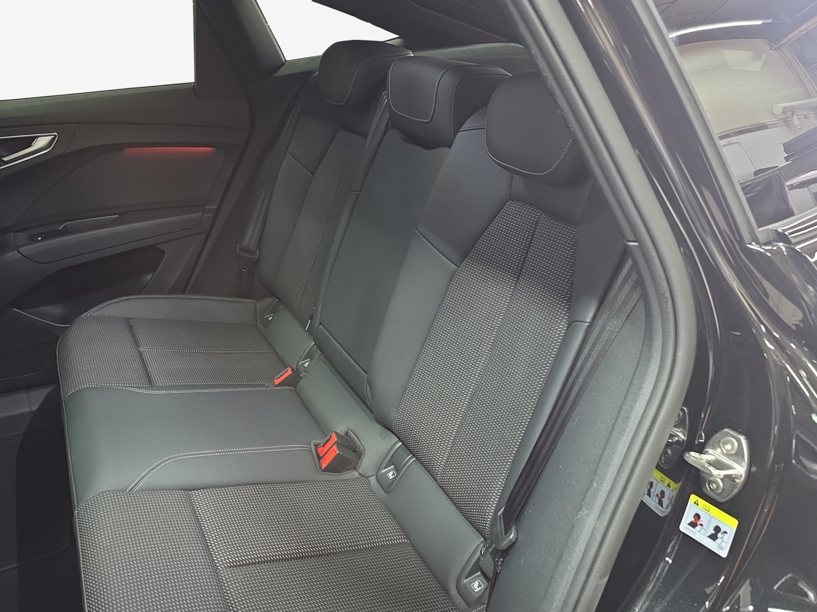 AUDI Q4 Sportback e-tron 50 quattro-image-11
