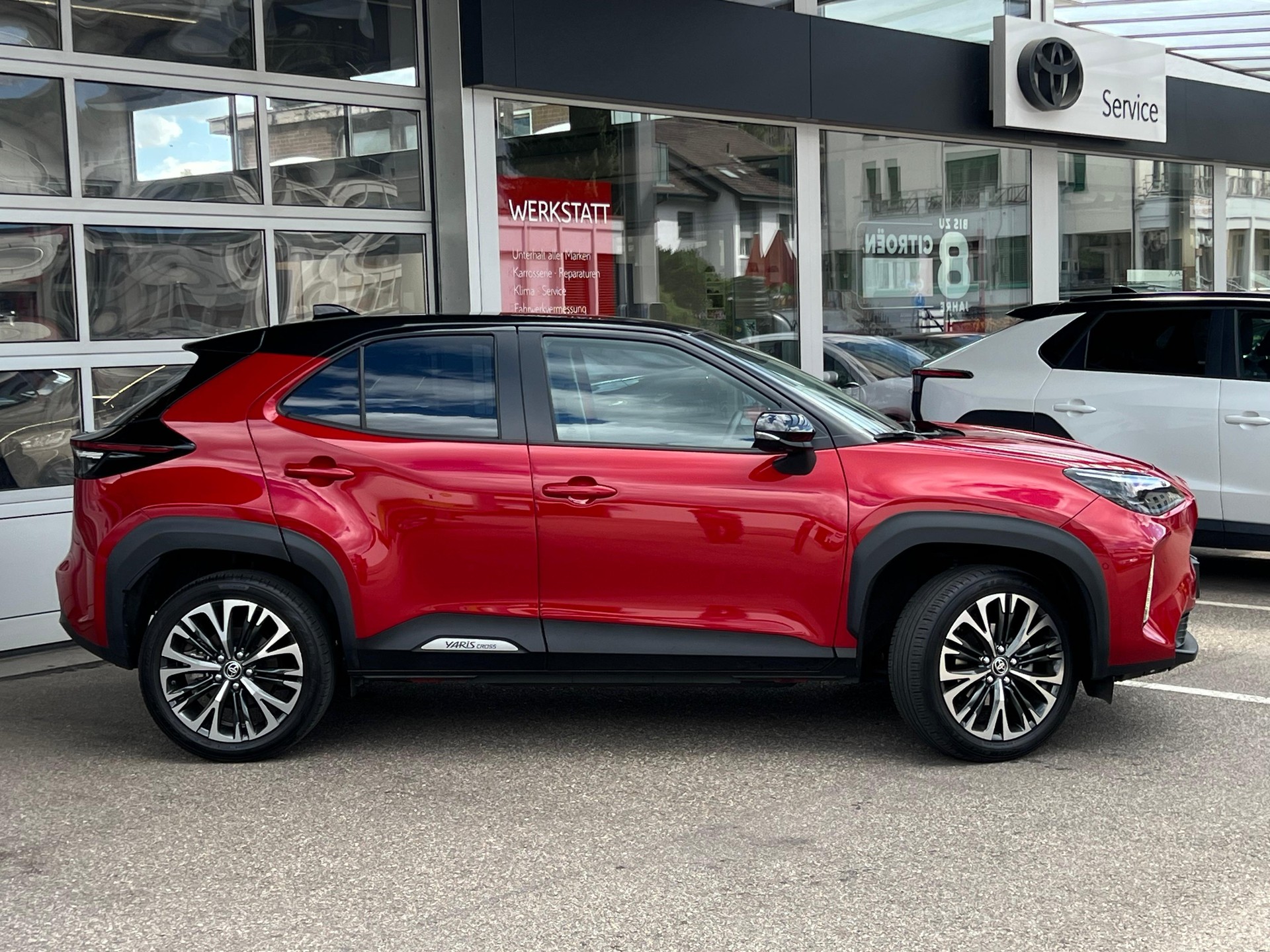 TOYOTA Yaris Cross 1.5 VVT-i HSD Elegant AWD-i-showroom-element-3