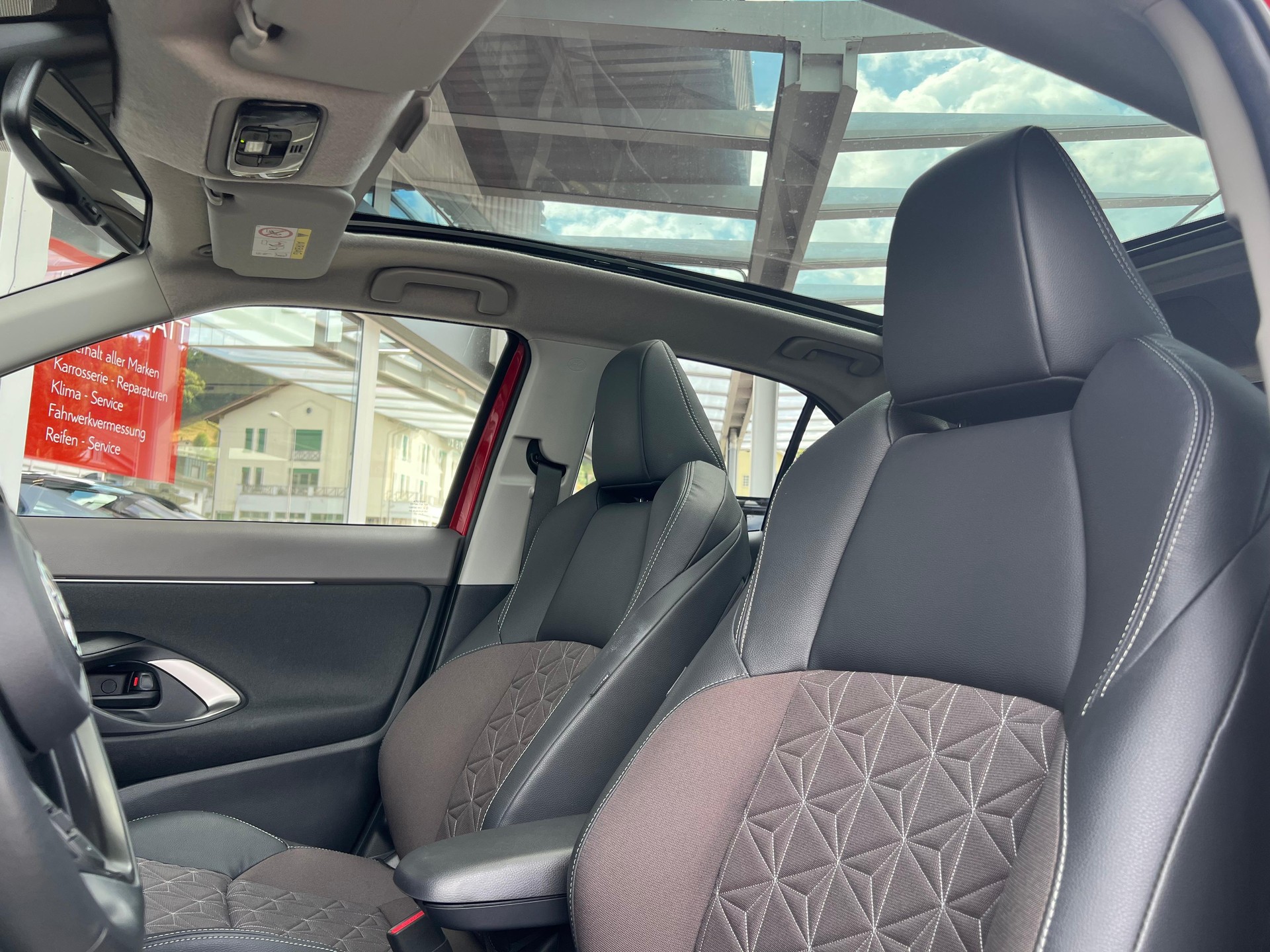 TOYOTA Yaris Cross 1.5 VVT-i HSD Elegant AWD-i-image-14