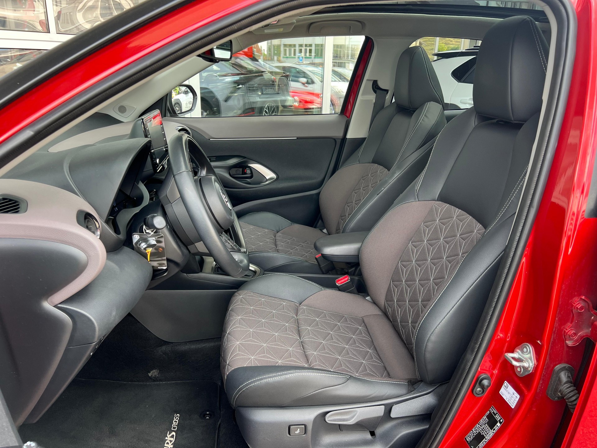 TOYOTA Yaris Cross 1.5 VVT-i HSD Elegant AWD-i-image-12