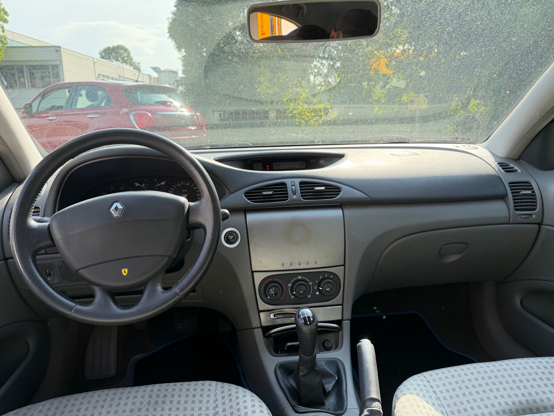 RENAULT Laguna 1.8 16V Expression-image-9