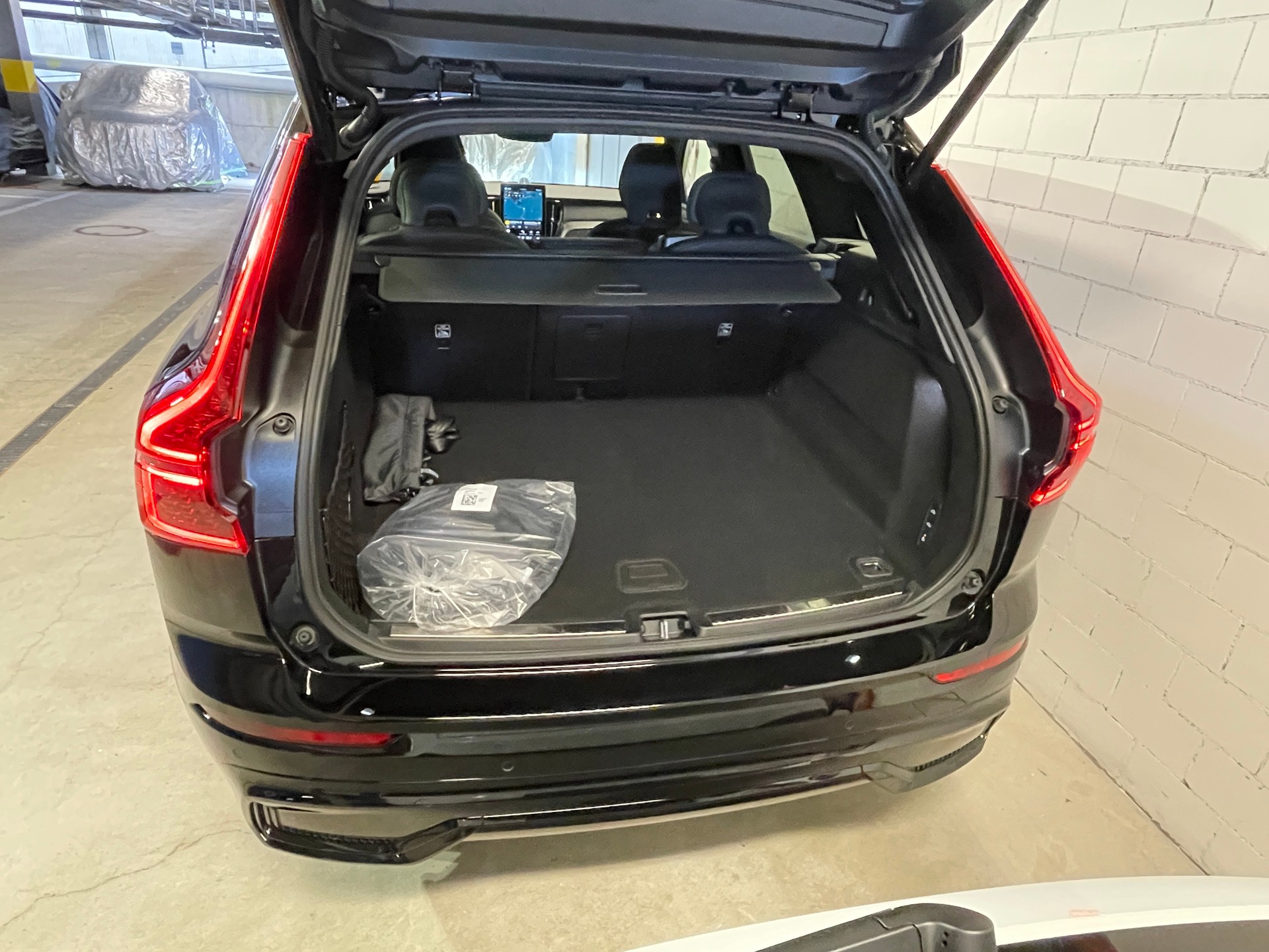VOLVO XC60 T6 eAWD PluginHybrid Ultra Black Geartronic-image-5
