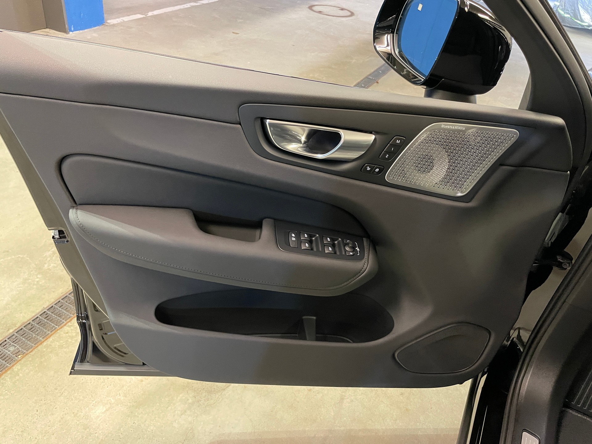 VOLVO XC60 T6 eAWD PluginHybrid Ultra Black Geartronic-image-7