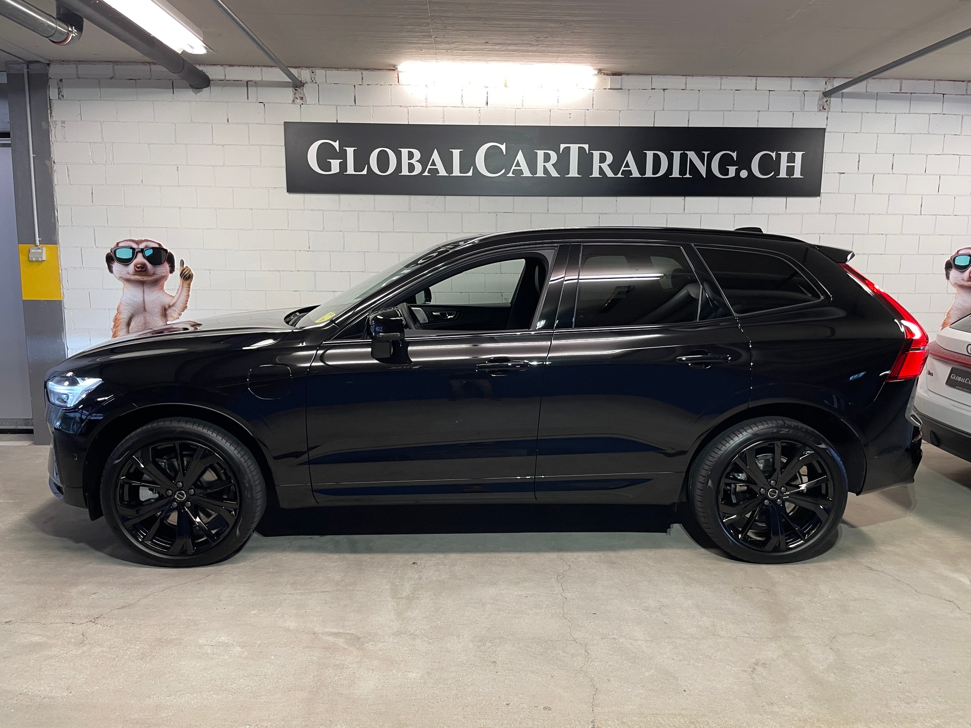 VOLVO XC60 T6 eAWD PluginHybrid Ultra Black Geartronic-showroom-element-2